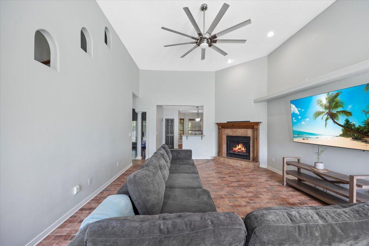 23-2S-27-4903-00000-0380 - Residential Lease