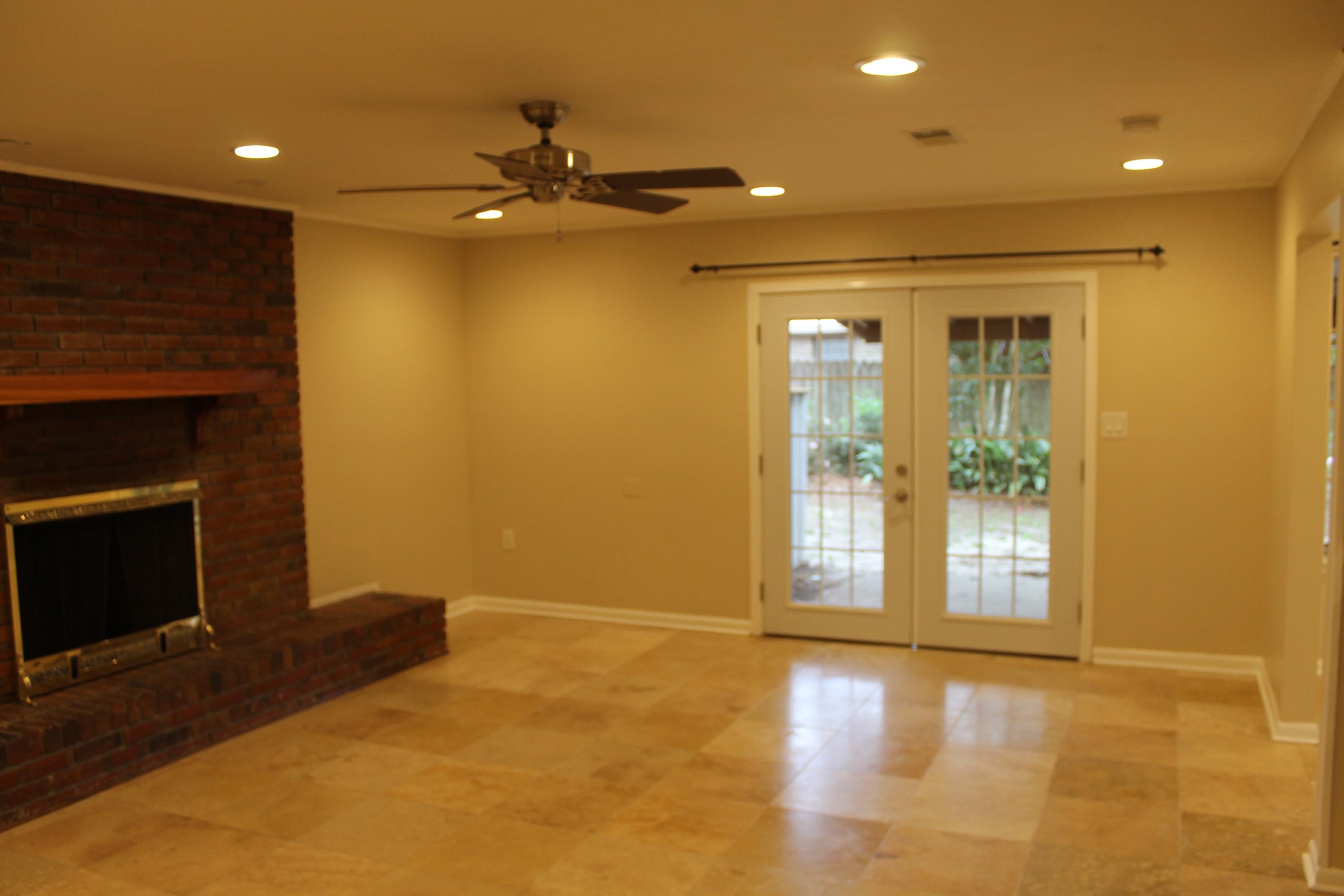 VALPARAISO PINECREST 6 - Residential Lease