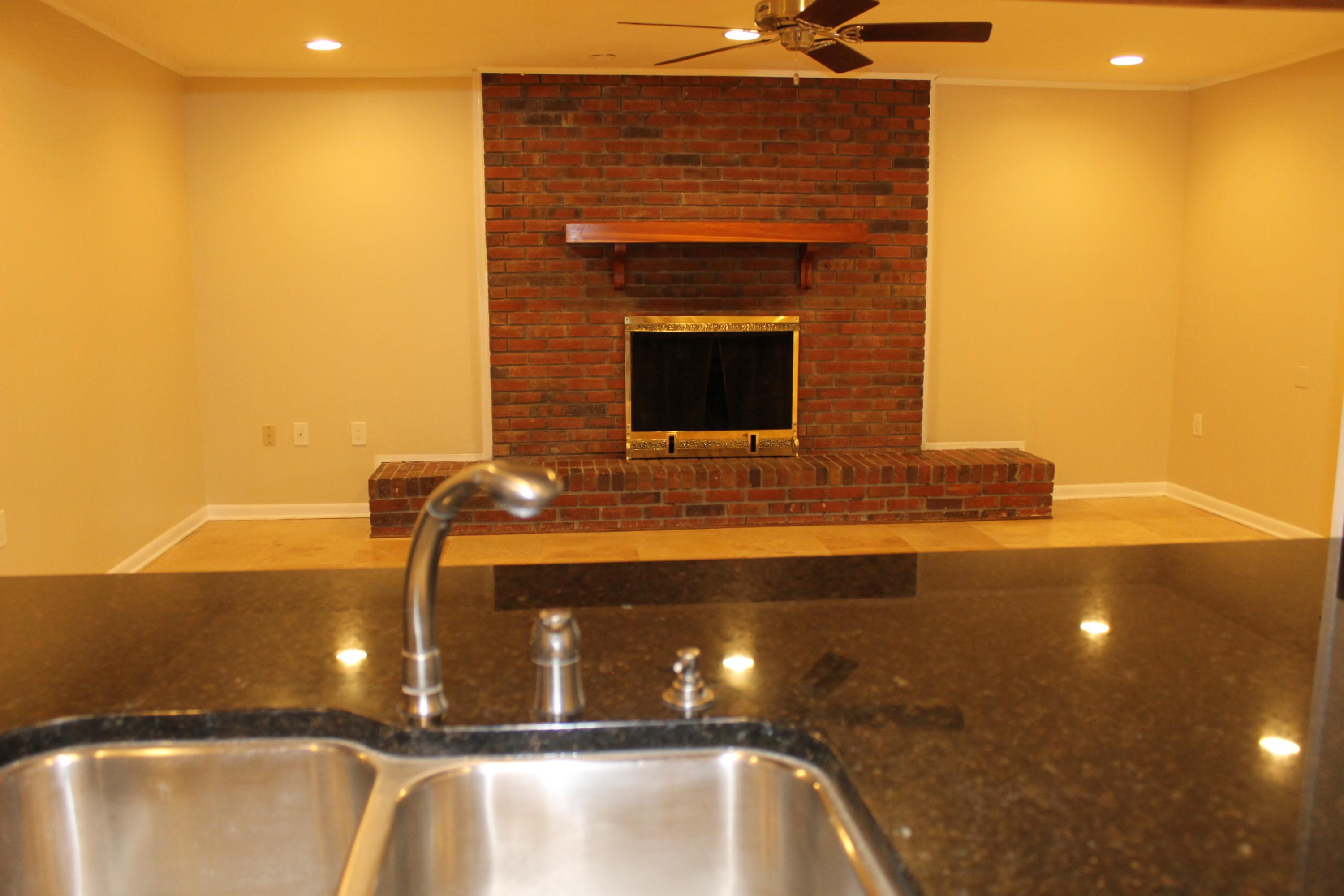 VALPARAISO PINECREST 6 - Residential Lease