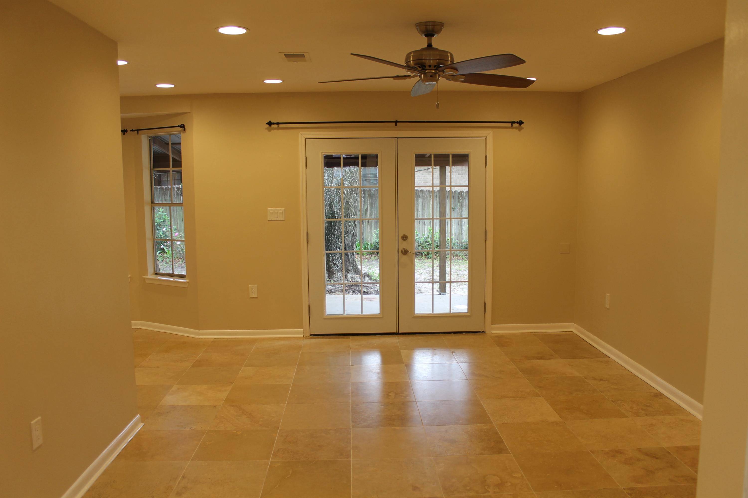 VALPARAISO PINECREST 6 - Residential Lease