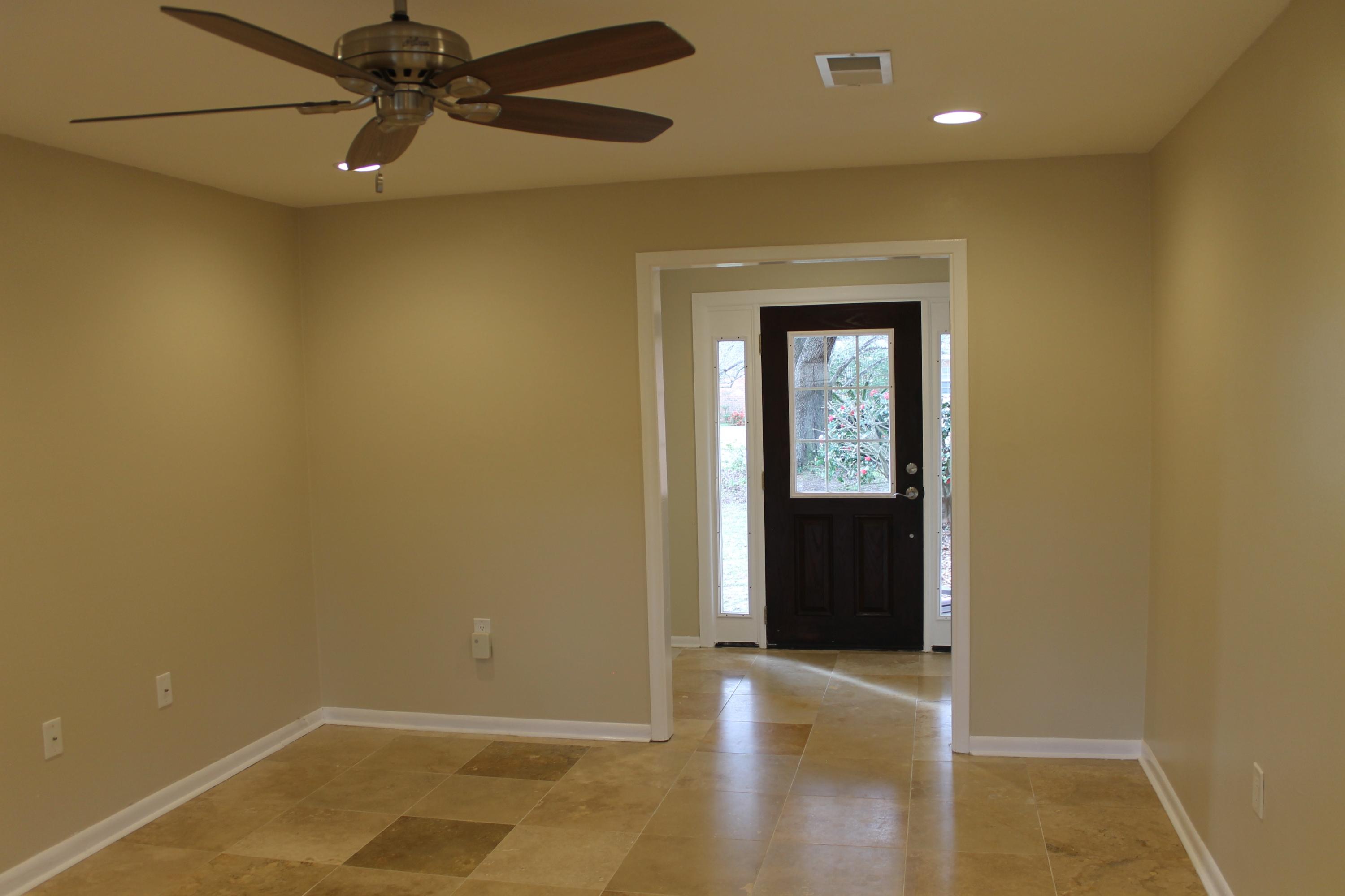 VALPARAISO PINECREST 6 - Residential Lease