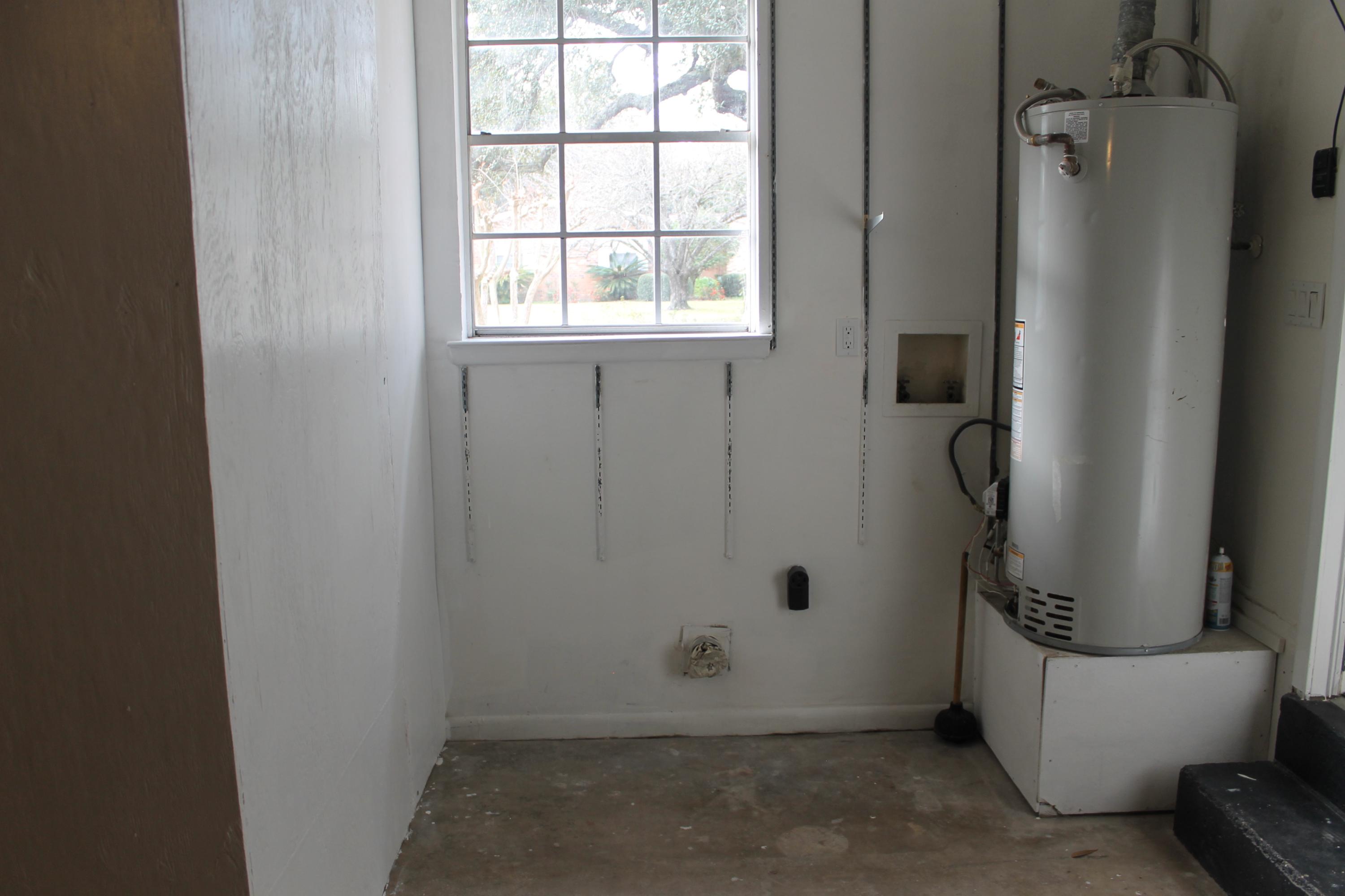 VALPARAISO PINECREST 6 - Residential Lease