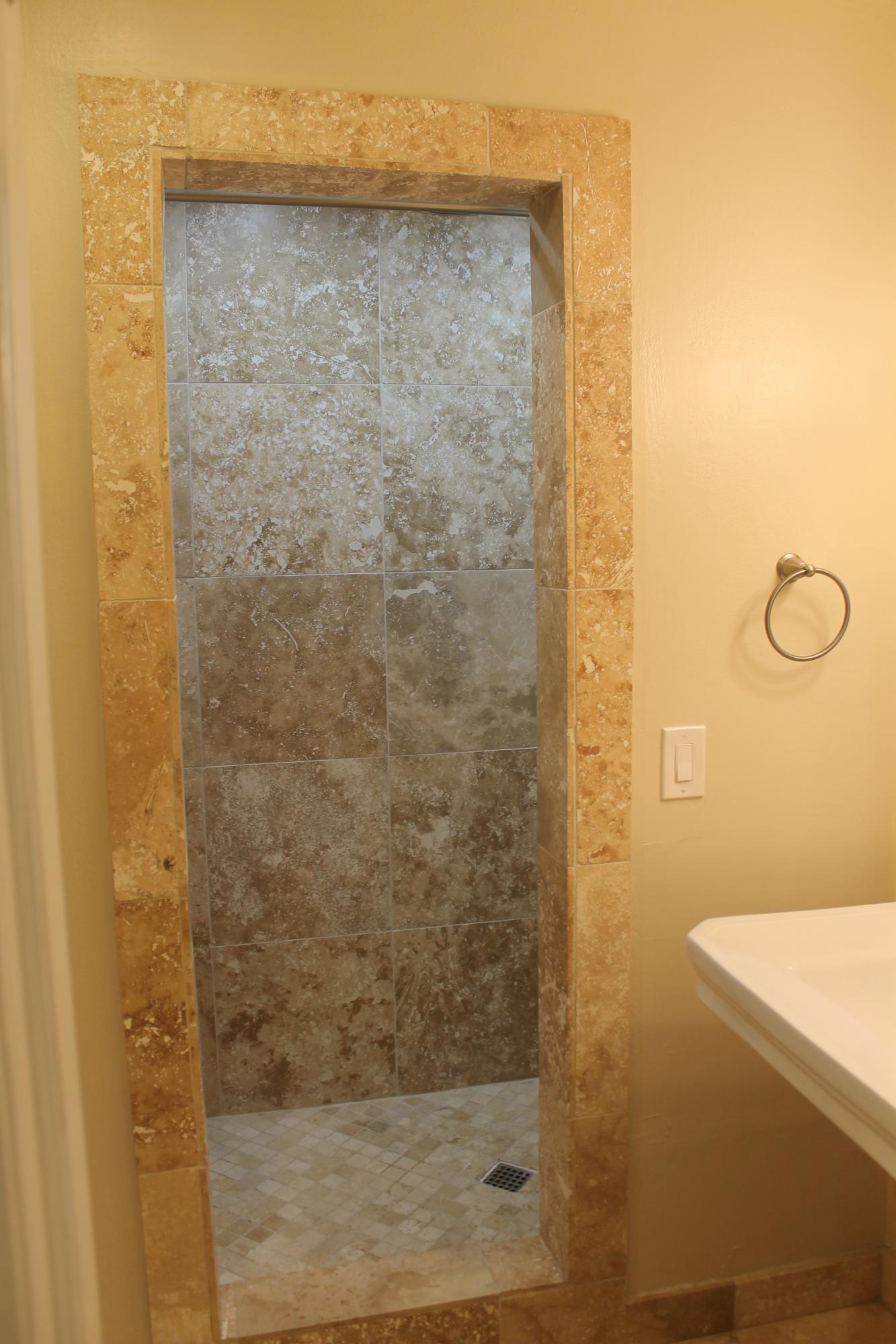 VALPARAISO PINECREST 6 - Residential Lease