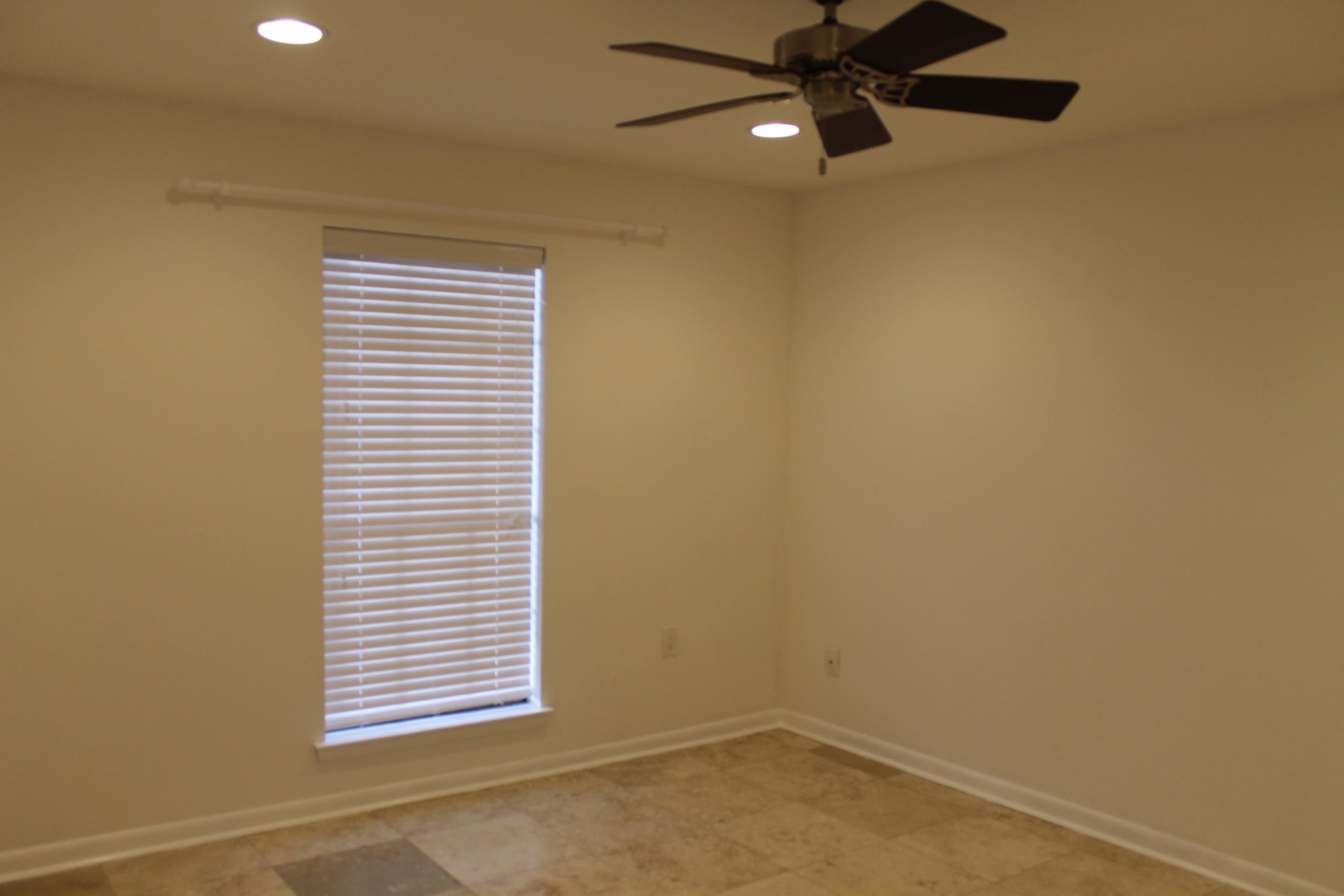 VALPARAISO PINECREST 6 - Residential Lease