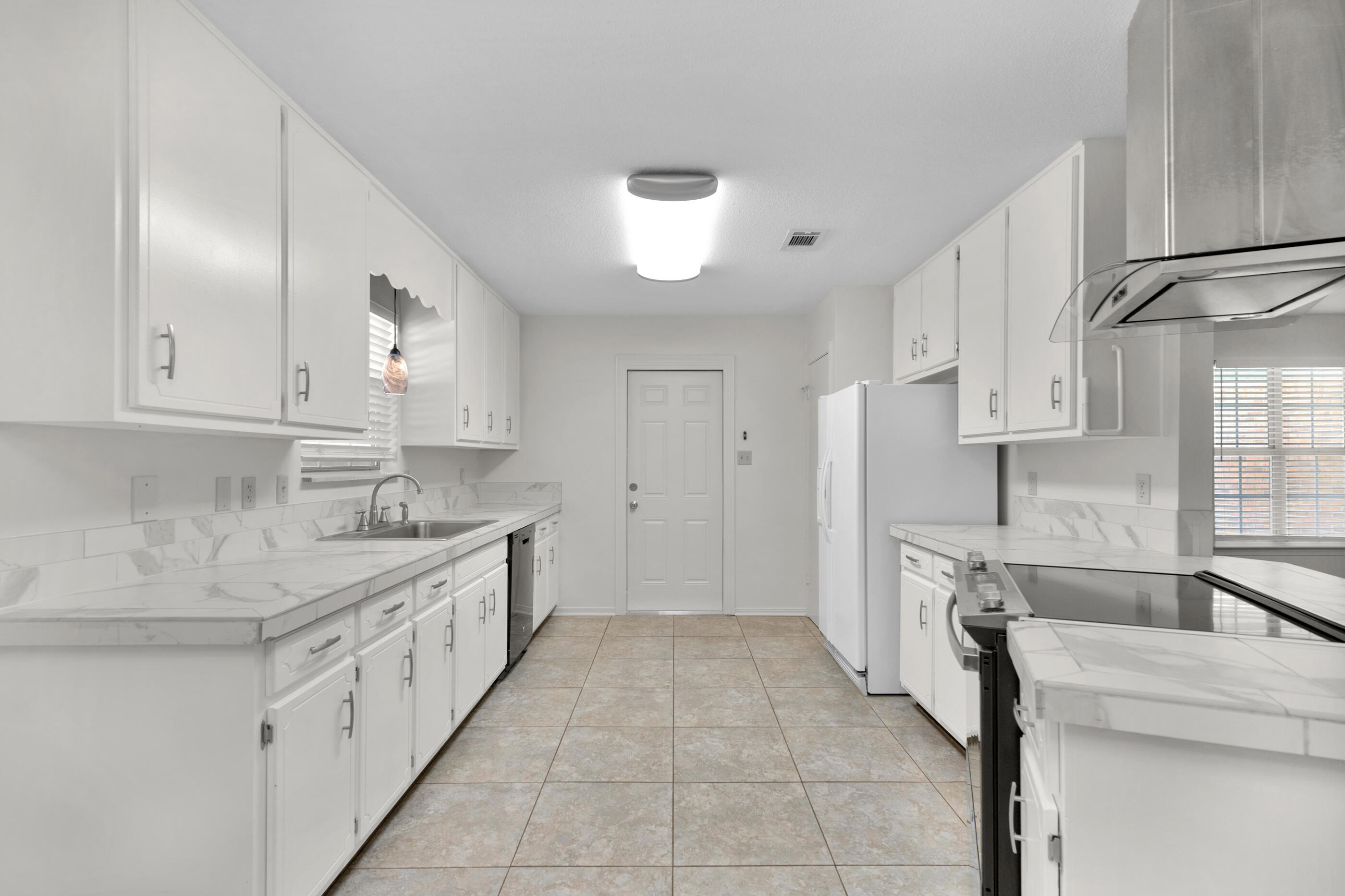 SUMMER TREE LOT 14 - Residential Lease