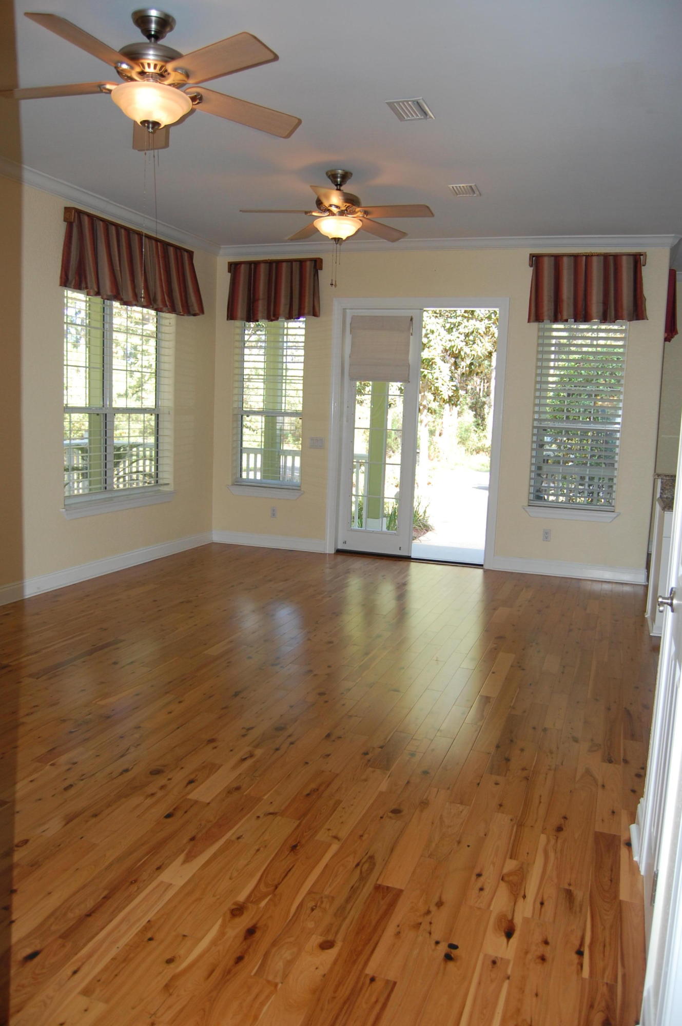 MAGNOLIA BEACH - Residential