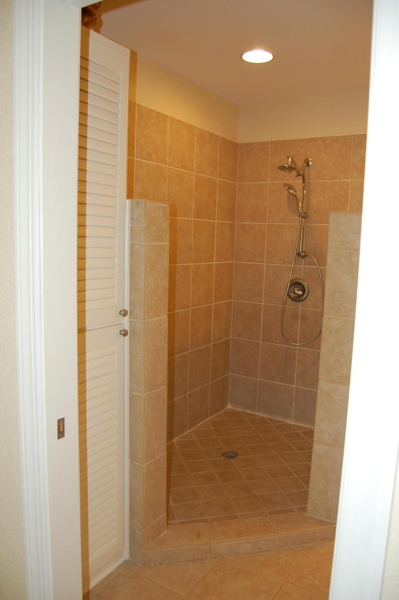 MAGNOLIA BEACH - Residential