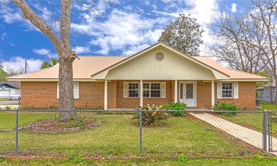 2 bd/2 ba brick home located on a huge lot in the heart of Baker. The interior boasts a large living living room, functional kitchen with adjoining dining area and spacious Florida room. If a 3rd bedroom is needed - the FL room could easily be converted to accommodate the additional room. A metal roof, 2 car garage, detached workshop and fenced-in backyard are other great features of this property. Buyer to verify all areas of importance including but not limited to zoning, school zones, lot dimensions, room measurements, square footage, etc... County zoning shows the property as General Commercial, but it's only ever been used as Residential.