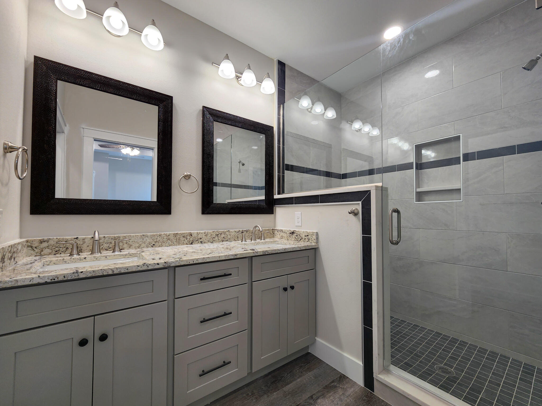 CRESCENT SHORES - Residential