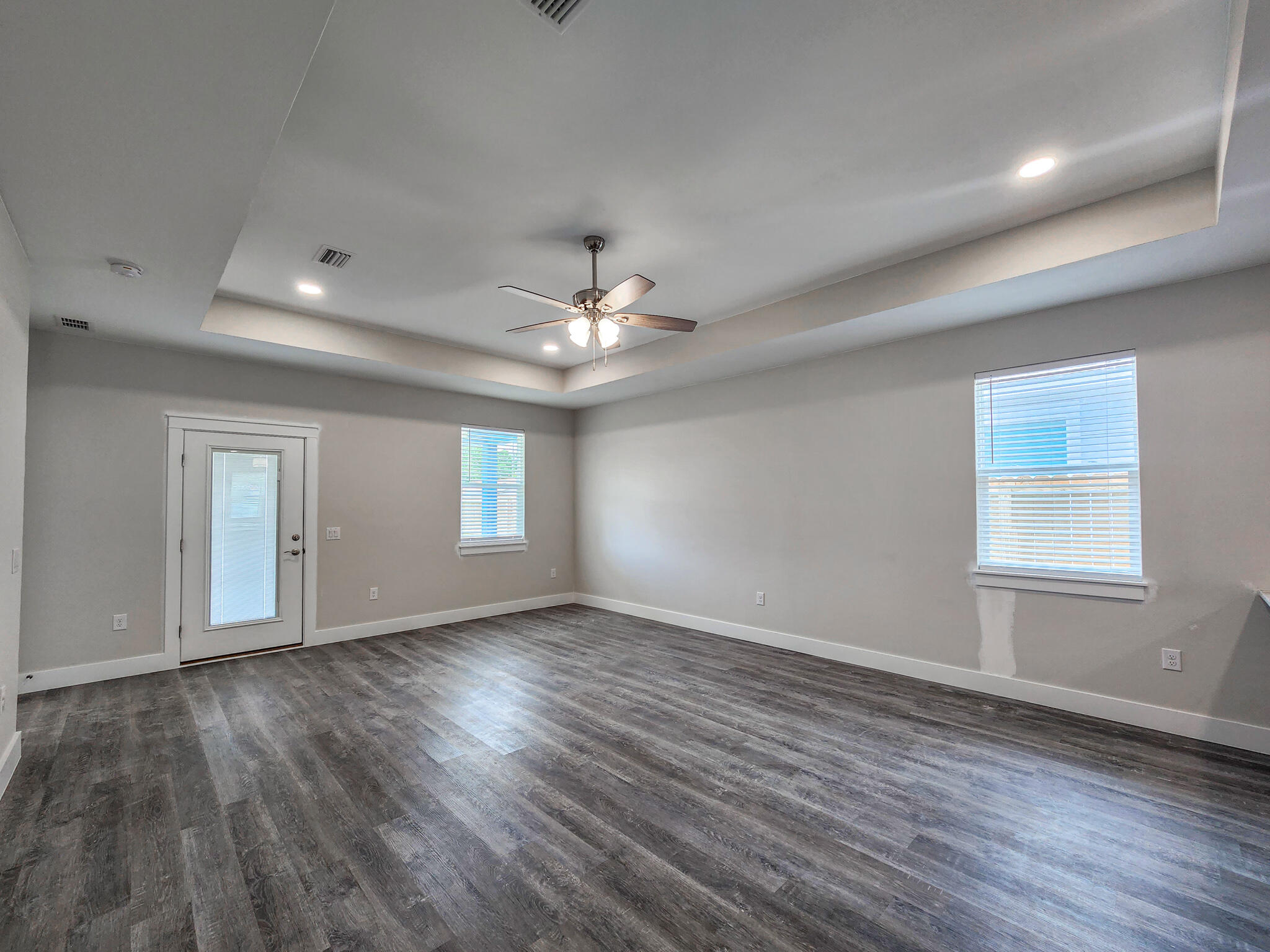 CRESCENT SHORES - Residential