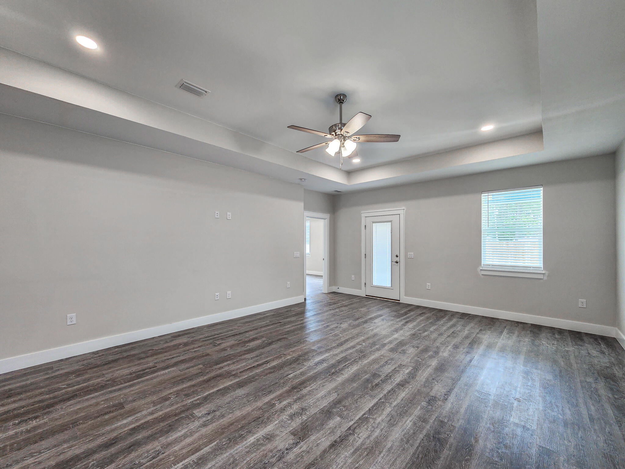 CRESCENT SHORES - Residential