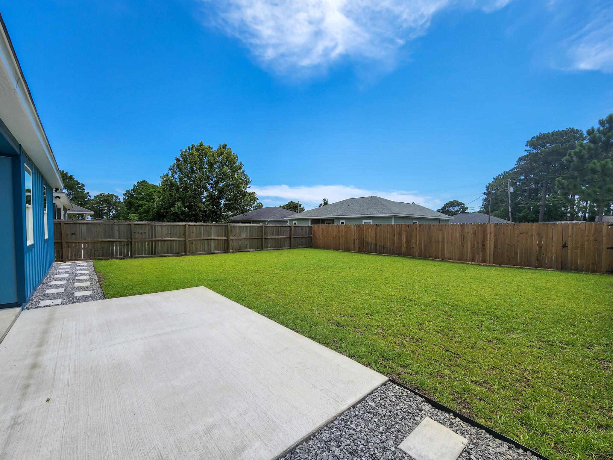 CRESCENT SHORES - Residential