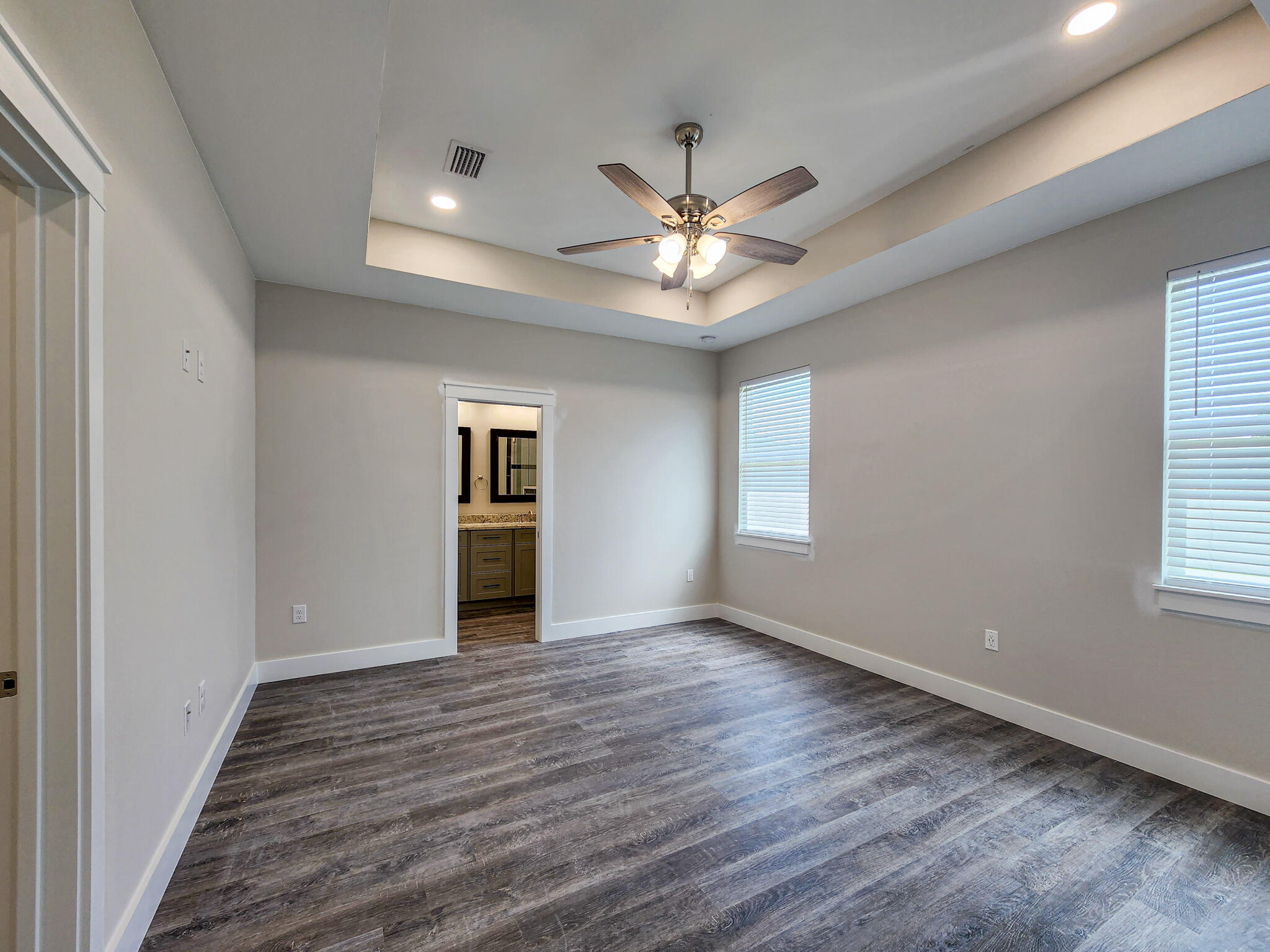 CRESCENT SHORES - Residential