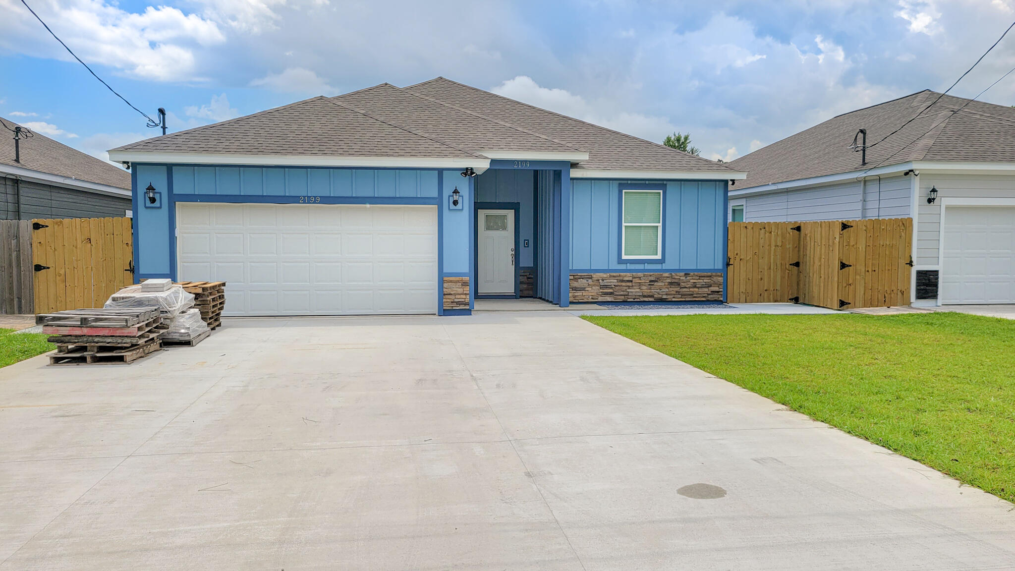 CRESCENT SHORES - Residential