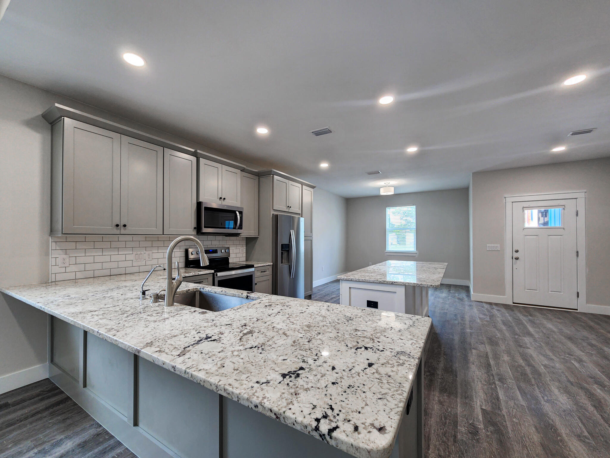 CRESCENT SHORES - Residential