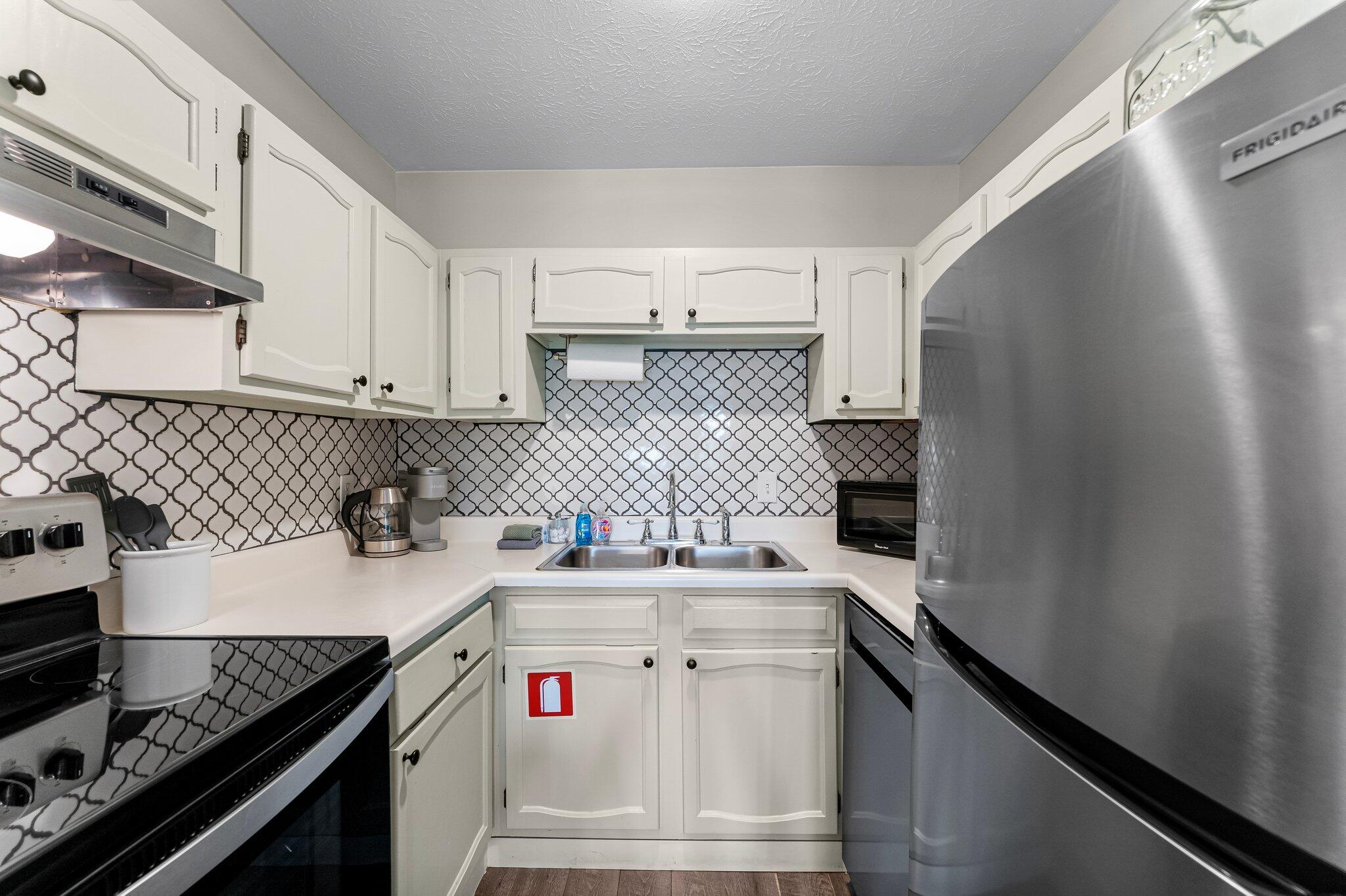 LULLWATER BEACH - Residential
