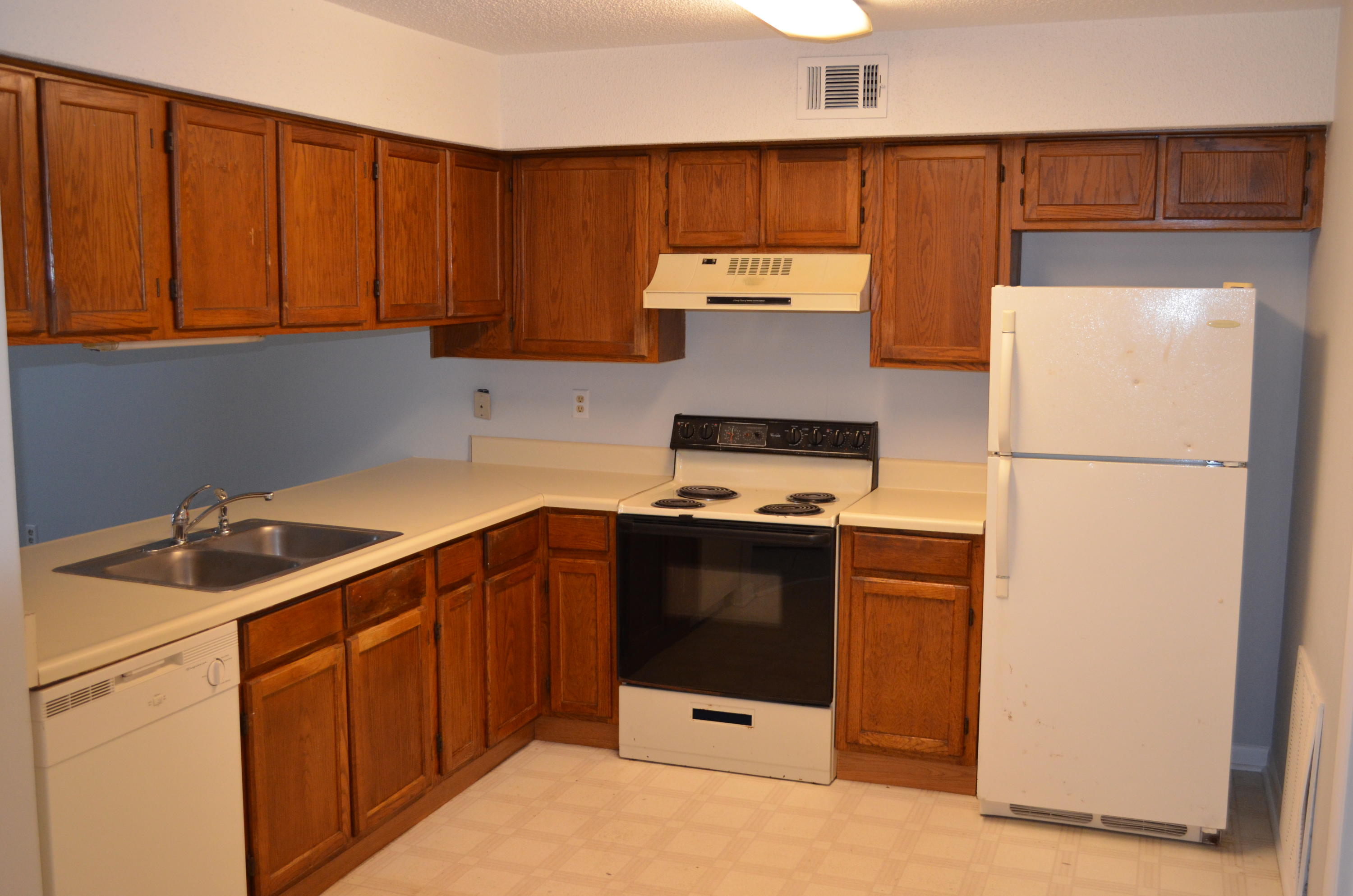 VIKING MANOR PH 1 - Residential Lease