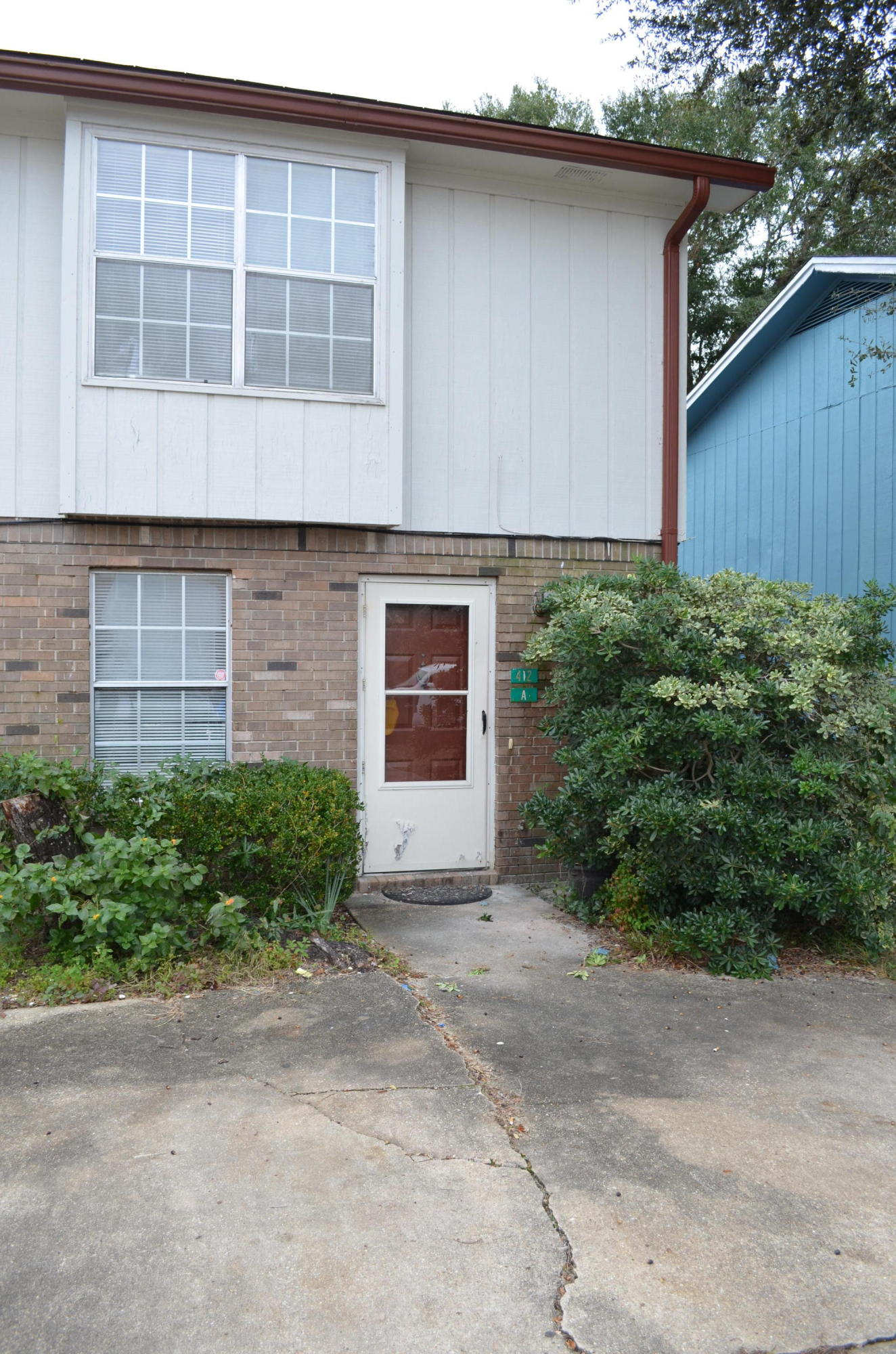 VIKING MANOR PH 1 - Residential Lease