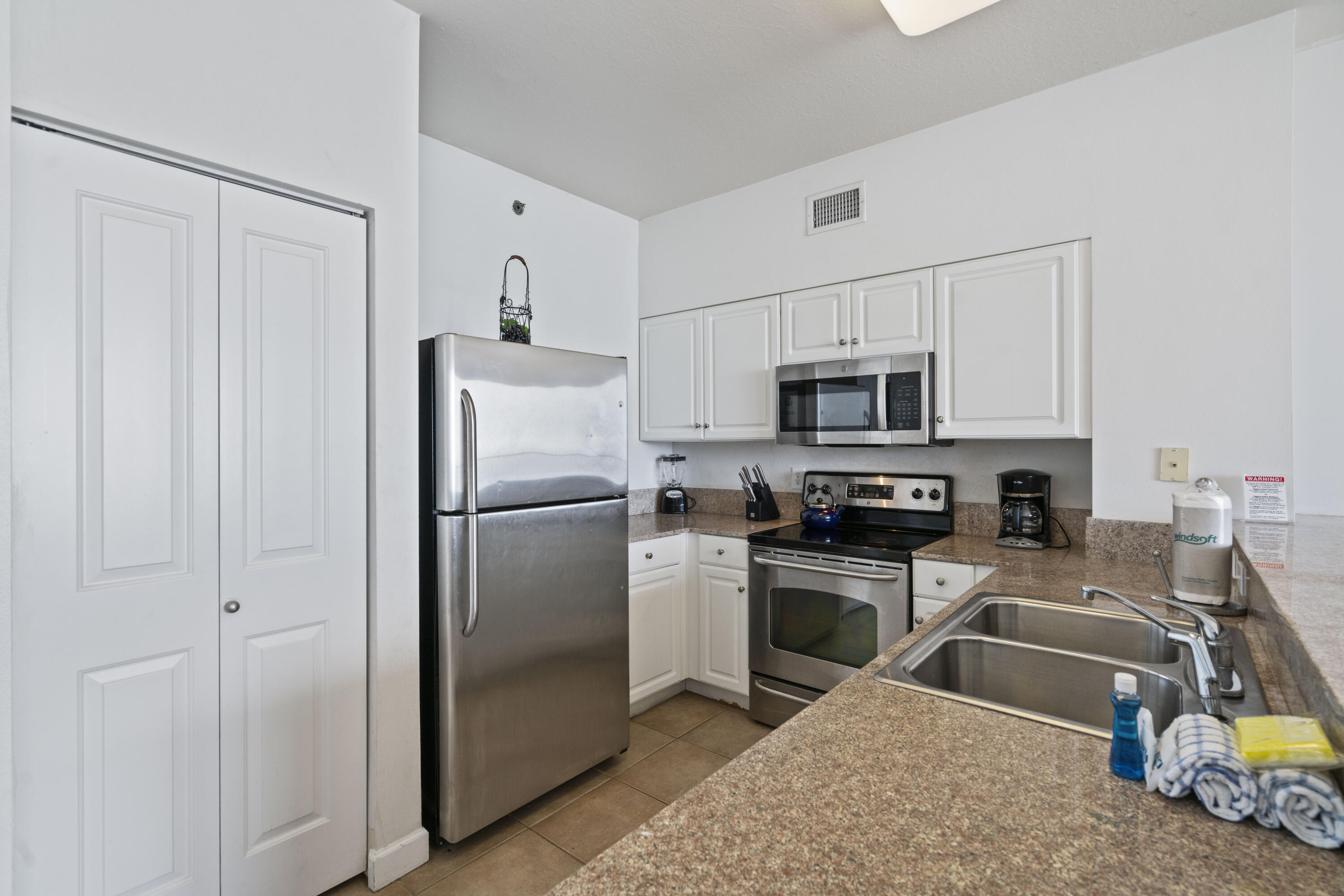 SHORES OF PANAMA II - Residential