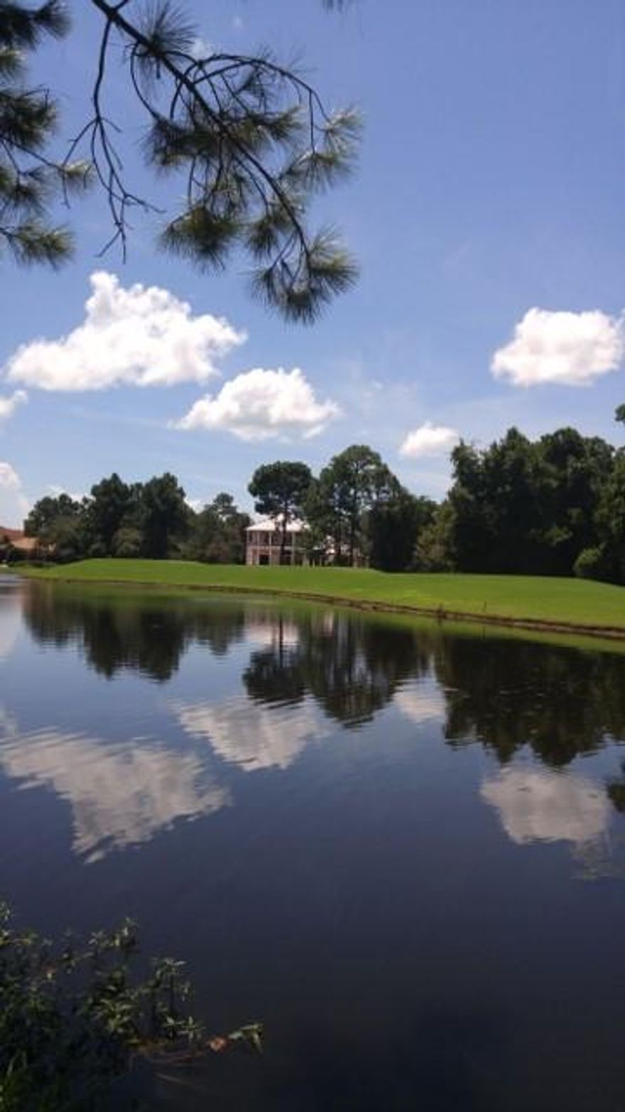 LAKE FRONT HOME SITE ON THE 4TH HOLE OF THE GOLF COURSE LOCATED IN THE EXCLUSIVE GATED NEIGHBORHOOD