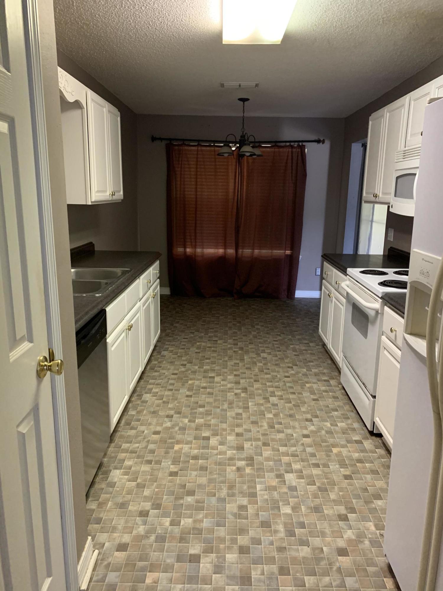 COUNTRYVIEW ESTATES 10TH ADDN - Residential