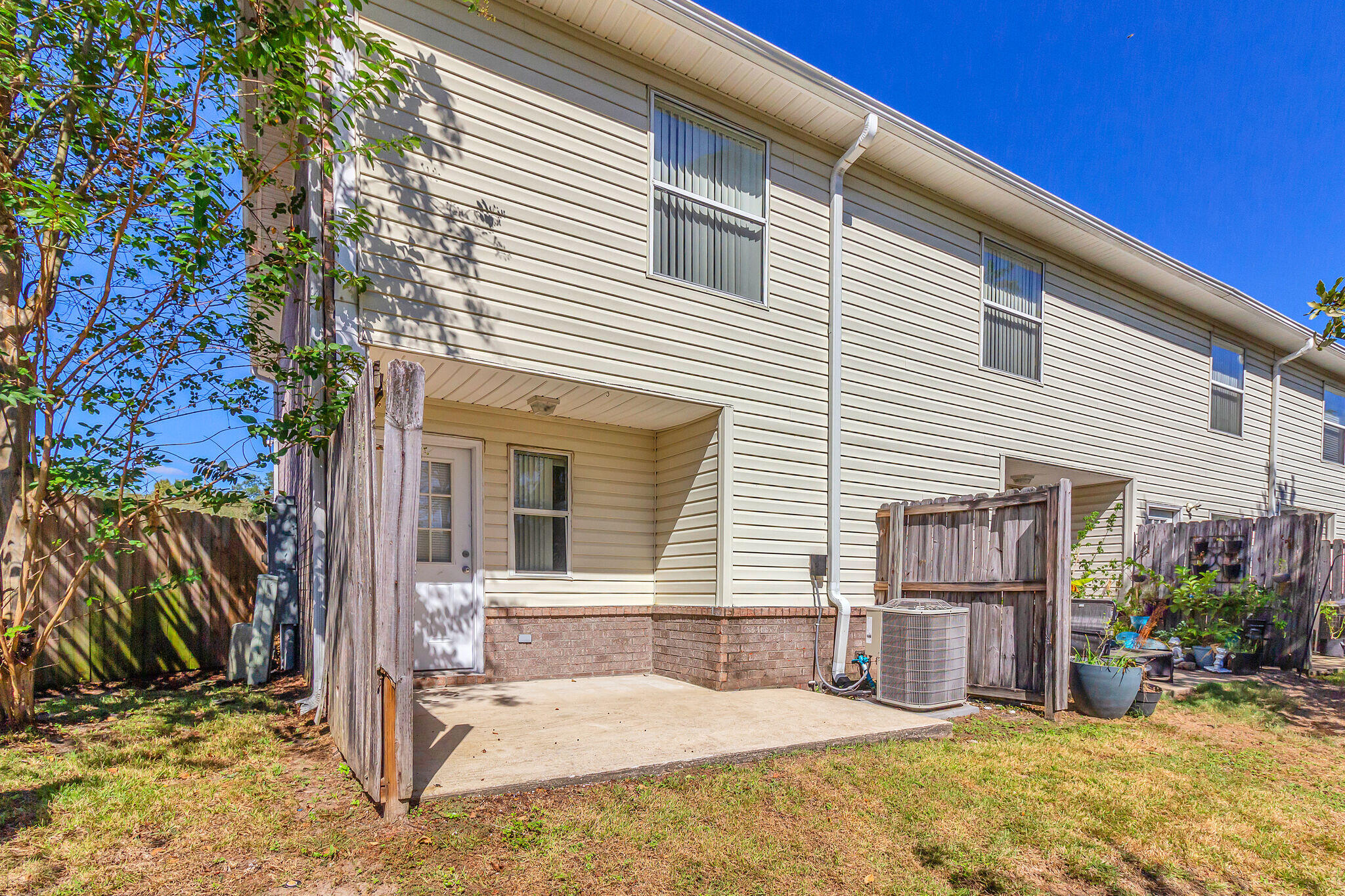 SHAY LIN TOWN HOMES - Residential Lease