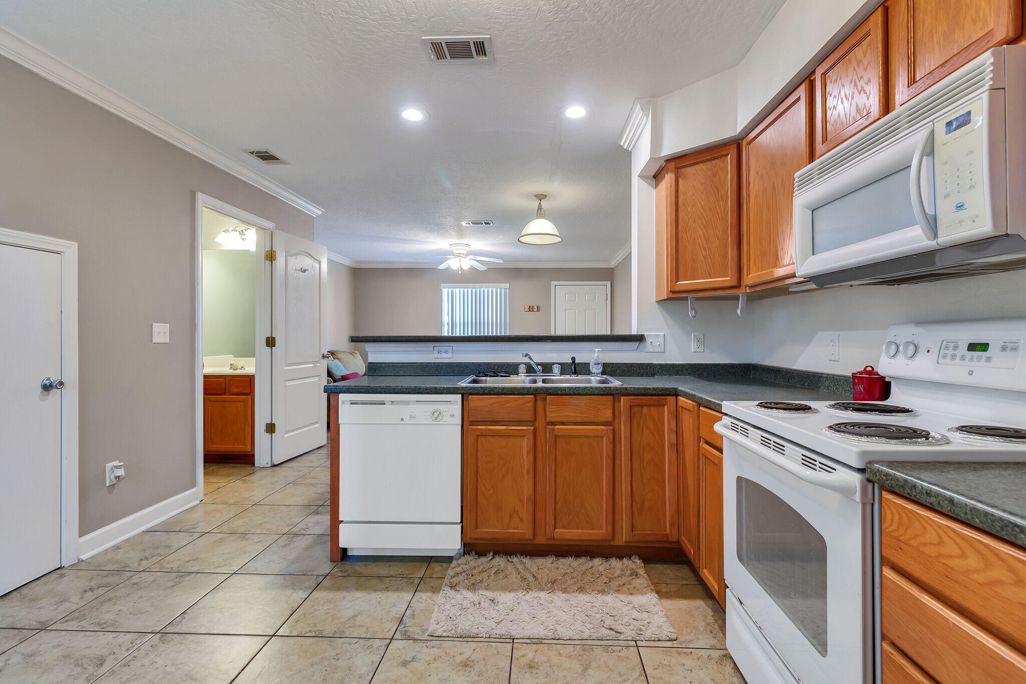SHAY LIN TOWN HOMES - Residential Lease