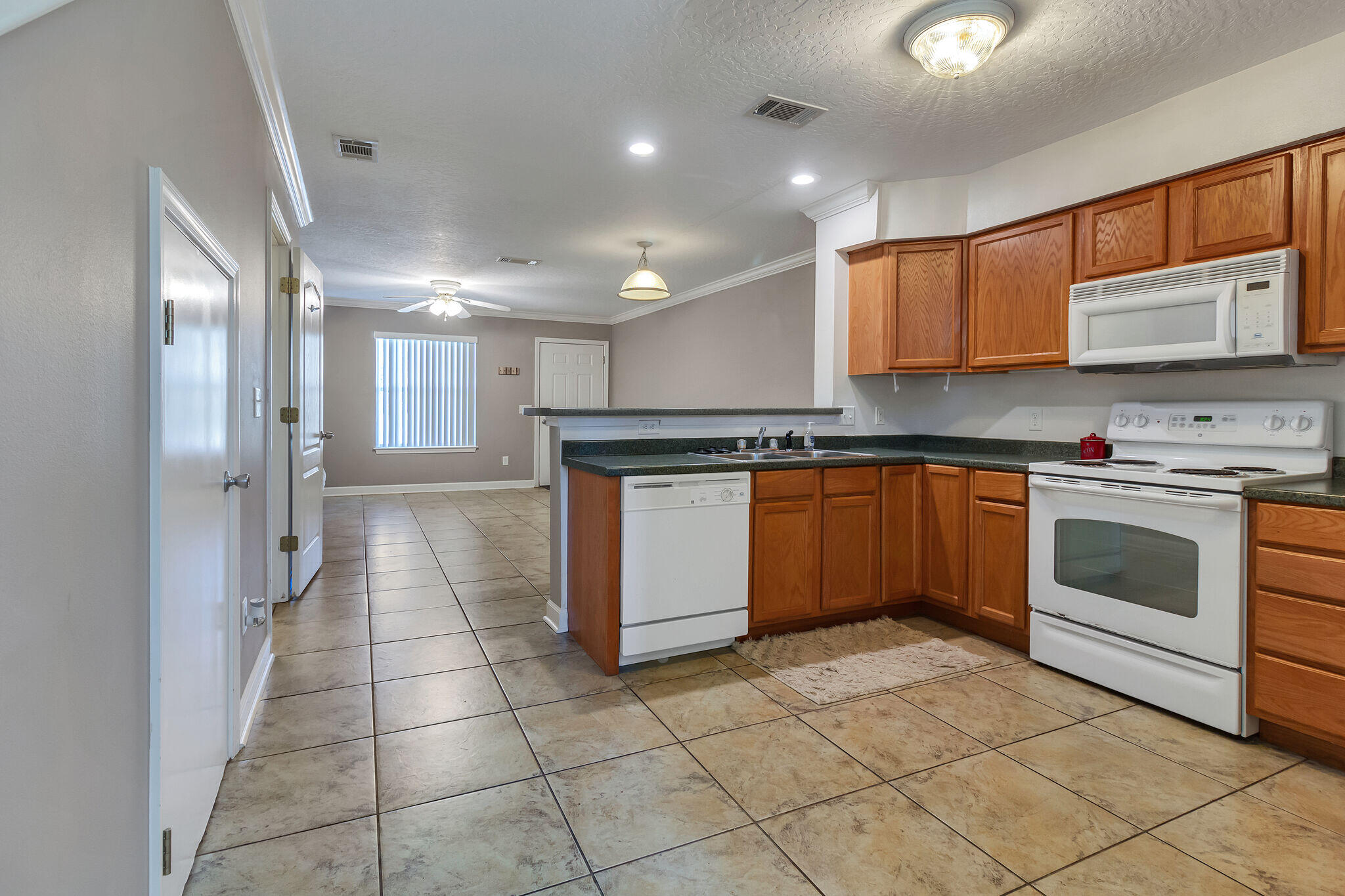 SHAY LIN TOWN HOMES - Residential Lease