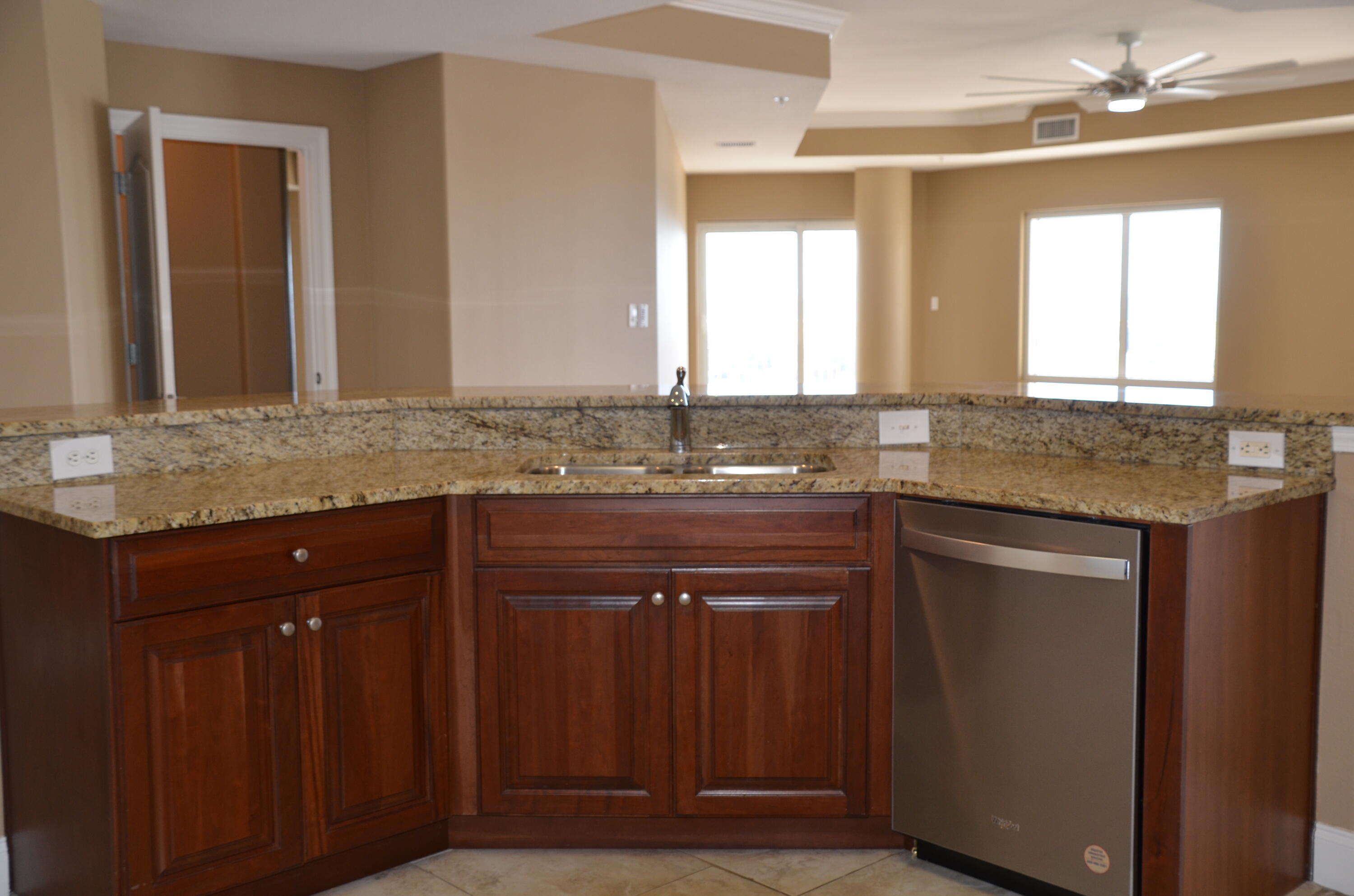 PRESIDIO YACHT CLUB - Residential