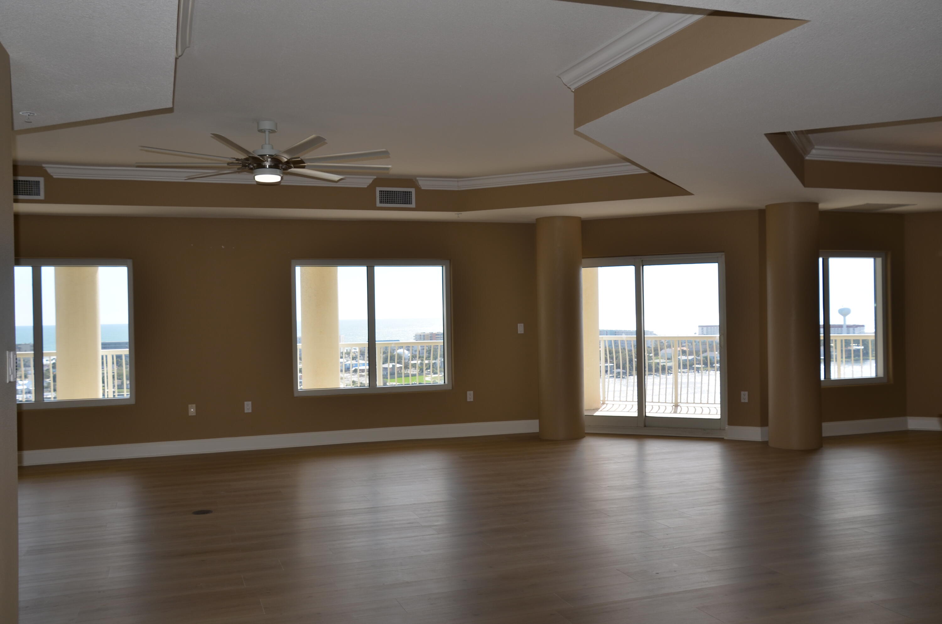 PRESIDIO YACHT CLUB - Residential