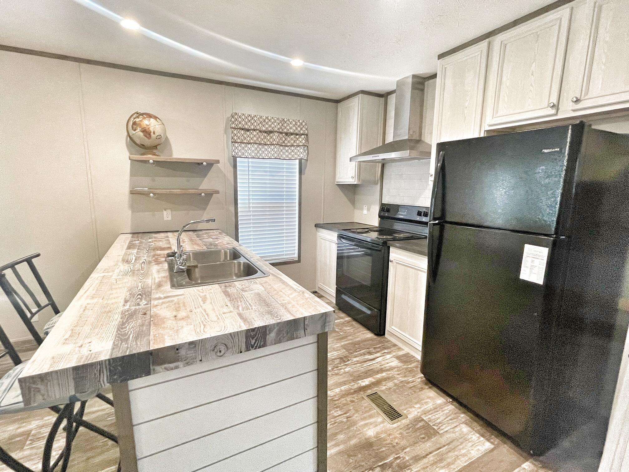 OAKWOOD HILLS UNIT V - Residential