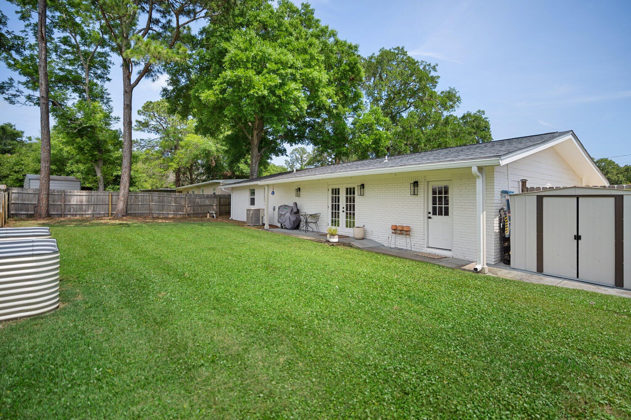 ELLIOTTS POINT 8TH ADDN - Residential