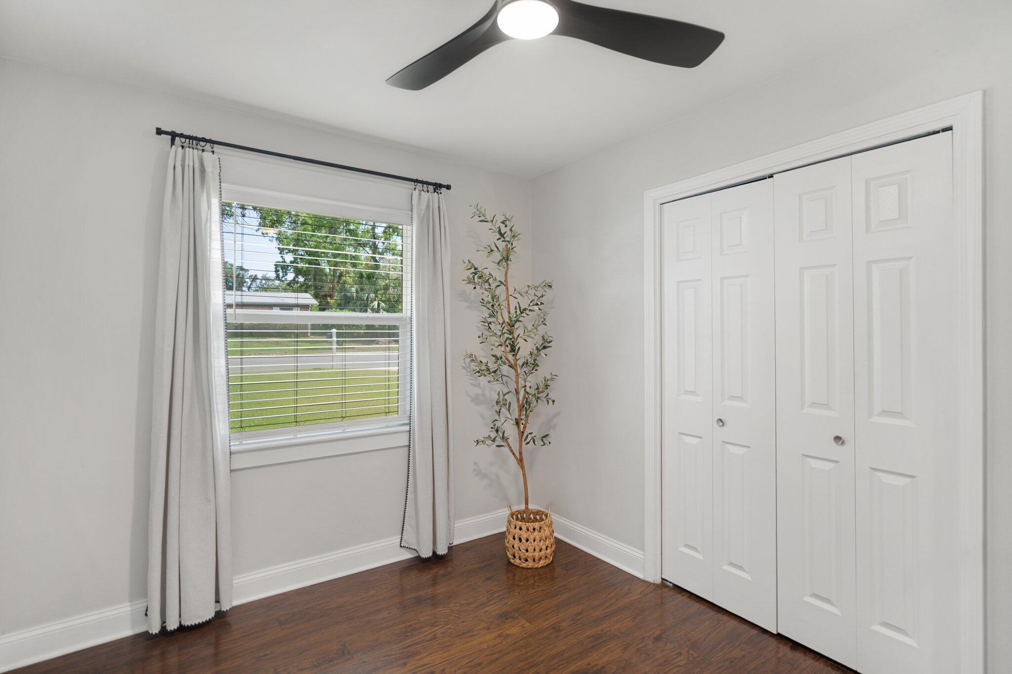 ELLIOTTS POINT 8TH ADDN - Residential