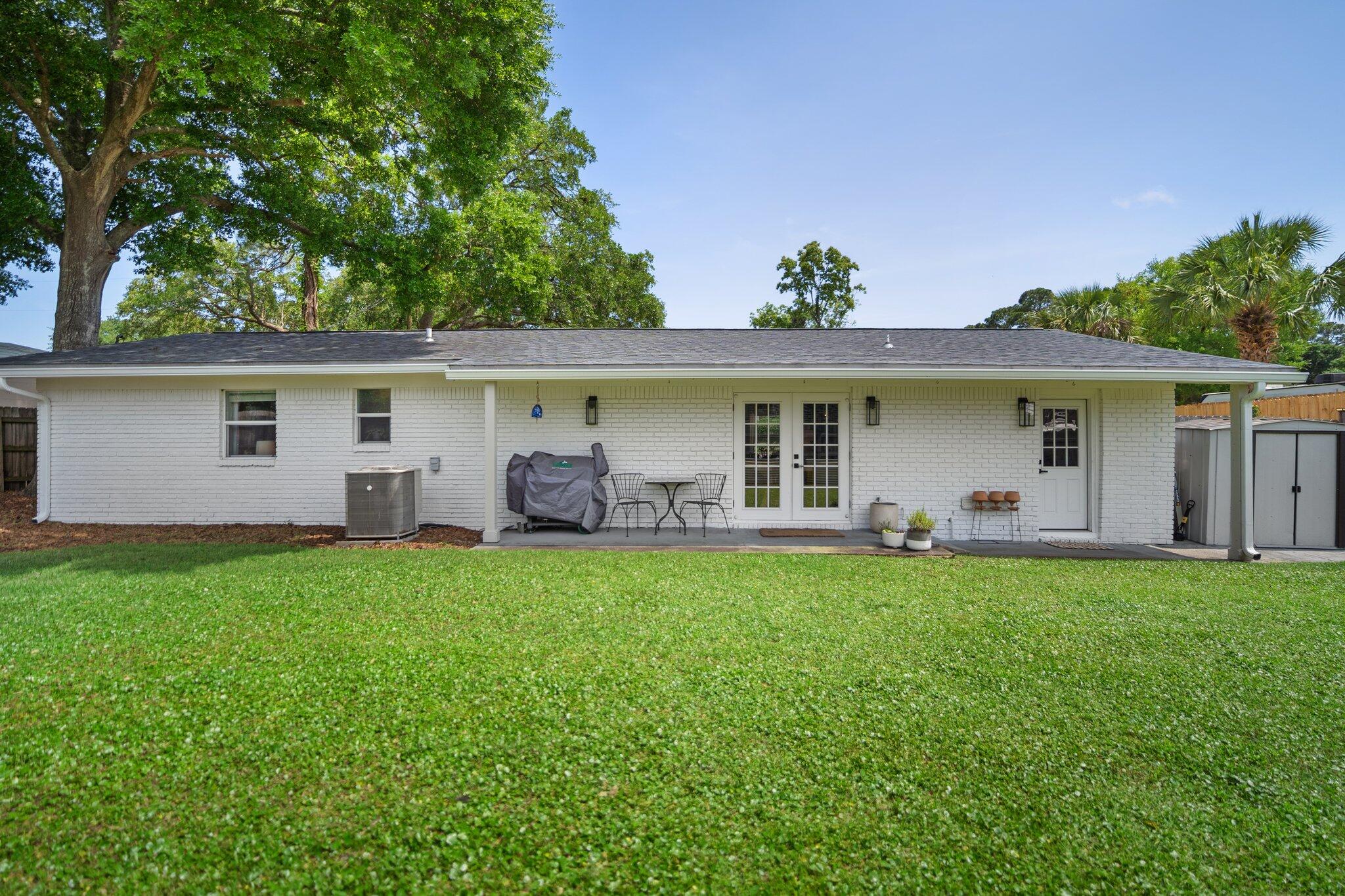 ELLIOTTS POINT 8TH ADDN - Residential