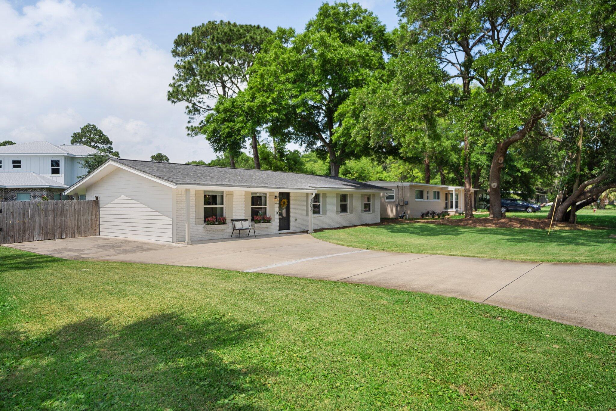 ELLIOTTS POINT 8TH ADDN - Residential