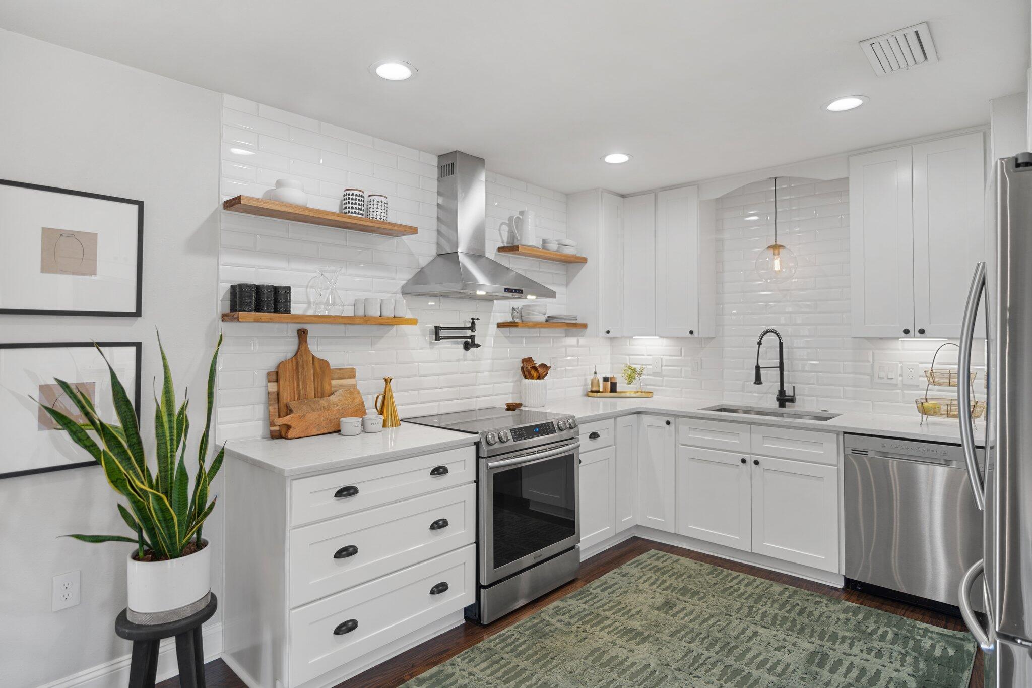 ELLIOTTS POINT 8TH ADDN - Residential