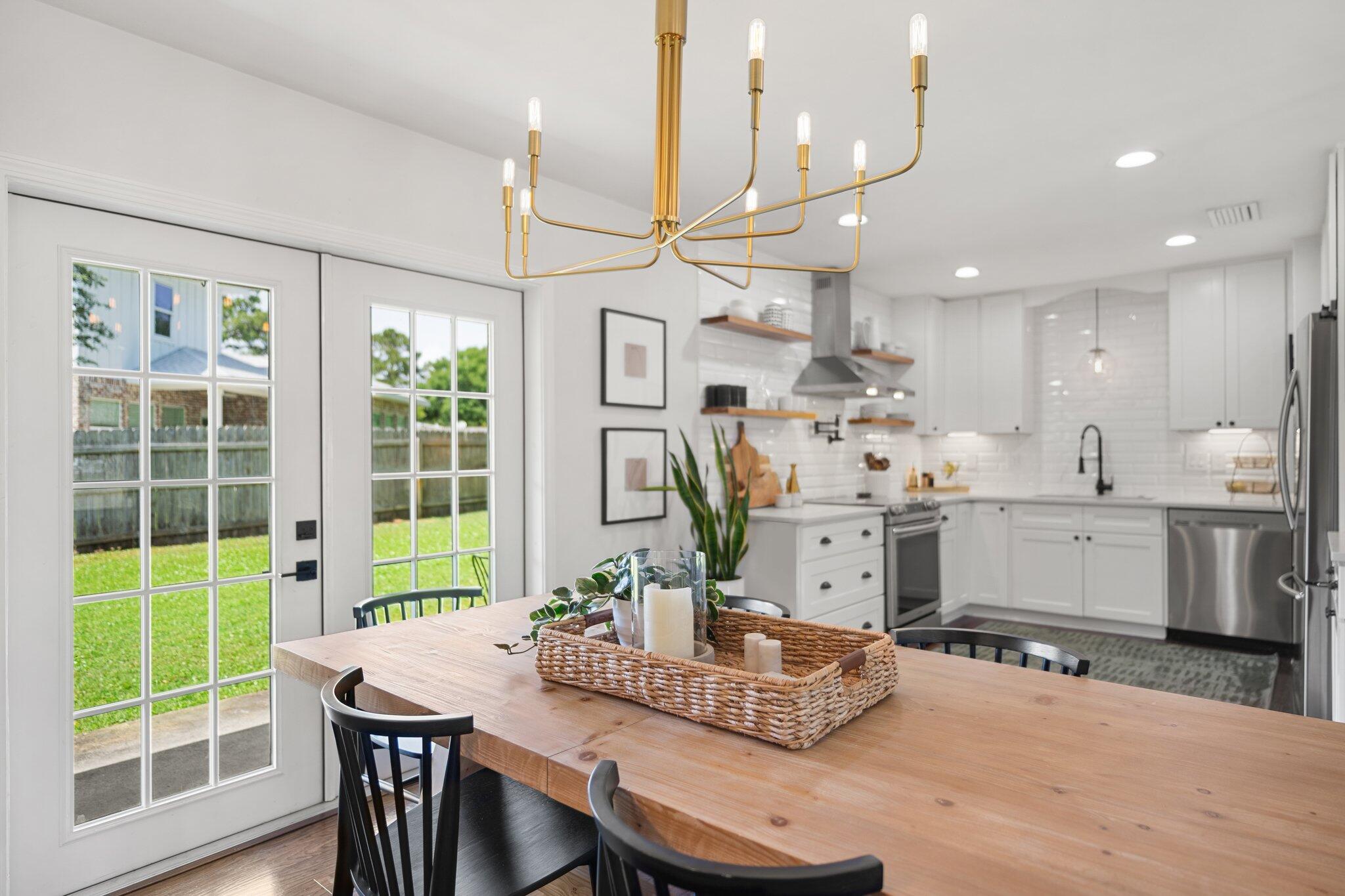 ELLIOTTS POINT 8TH ADDN - Residential