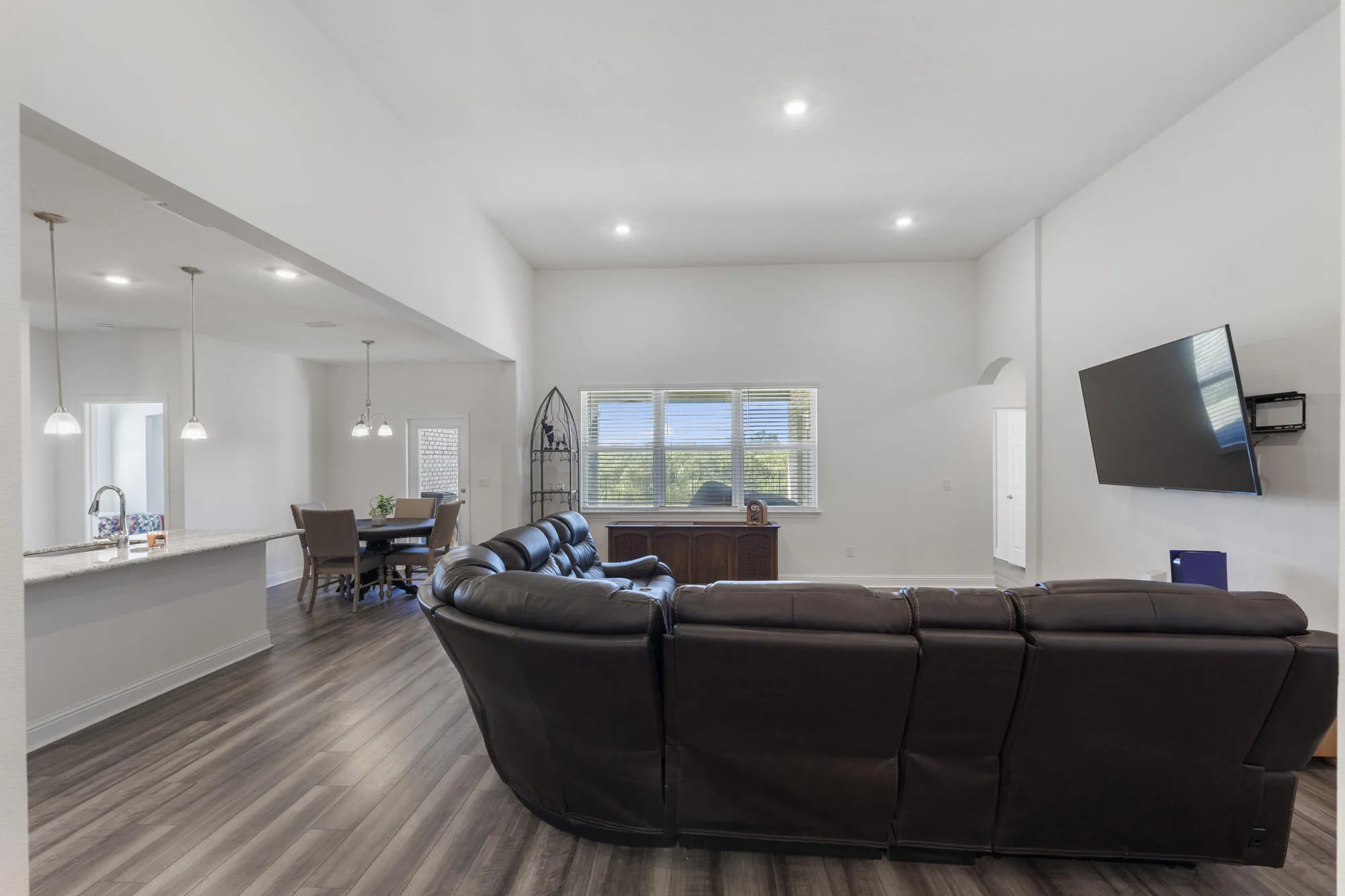 Freeport, Florida 32439, United States, 4 Bedrooms Bedrooms, ,3 BathroomsBathrooms,Residential,Pending,37877