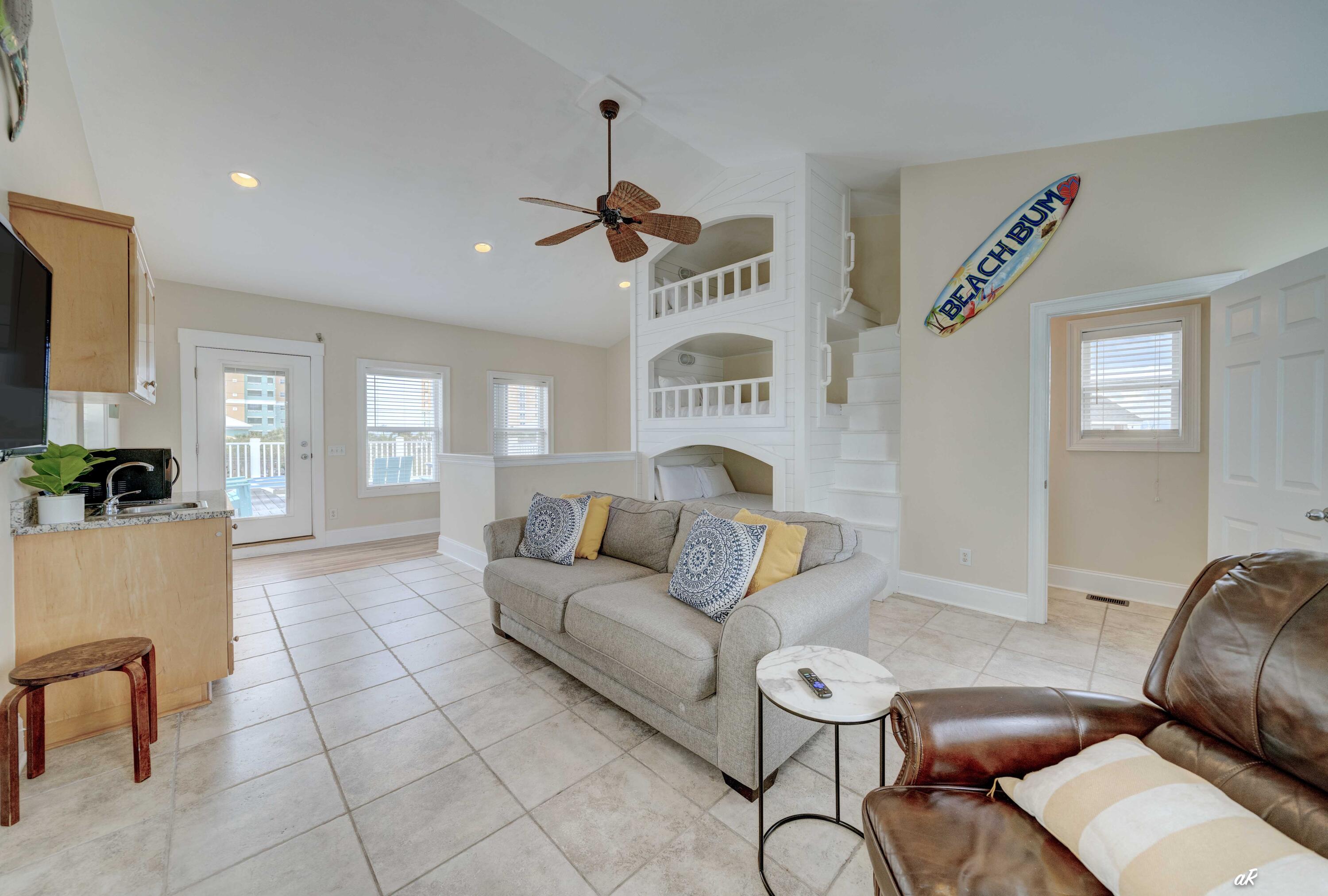 HOLIDAY BEACH UNIT 16 - Residential