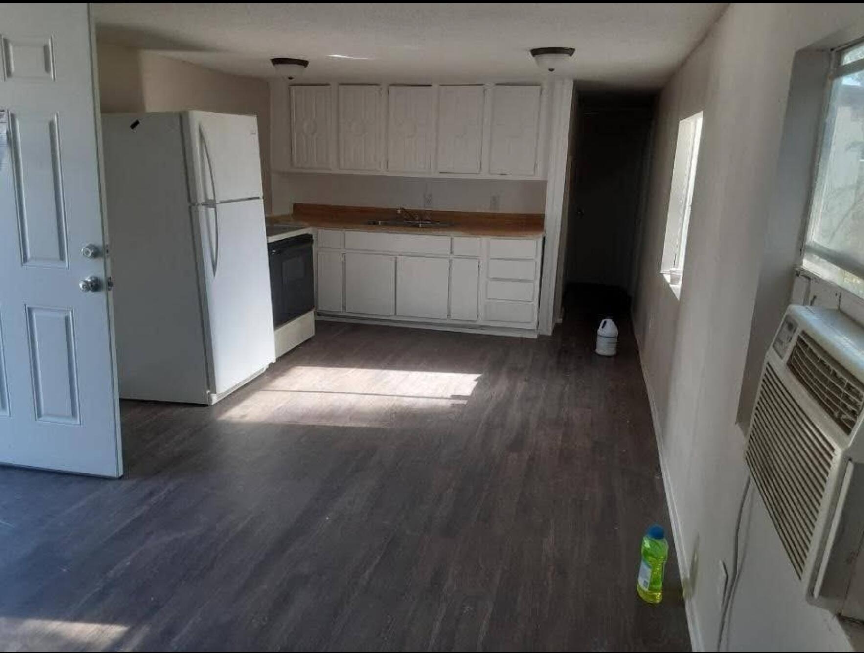 Newly remodeled mobile home, centrally located in Crestview. New flooring throughout. Move in ready. Washer and dryer in unit