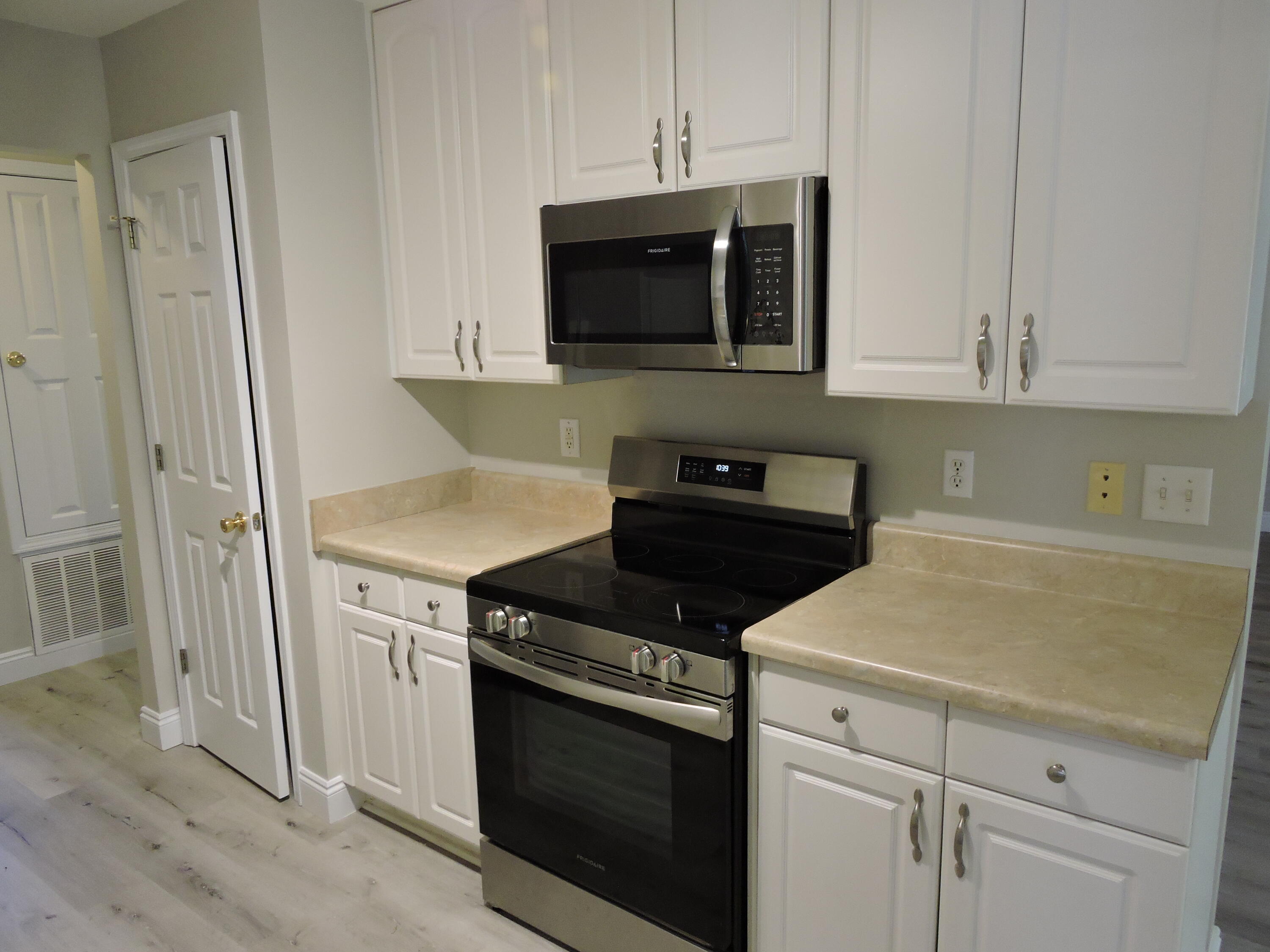 COUNTRYVIEW ESTATES 7TH ADDN - Residential Lease