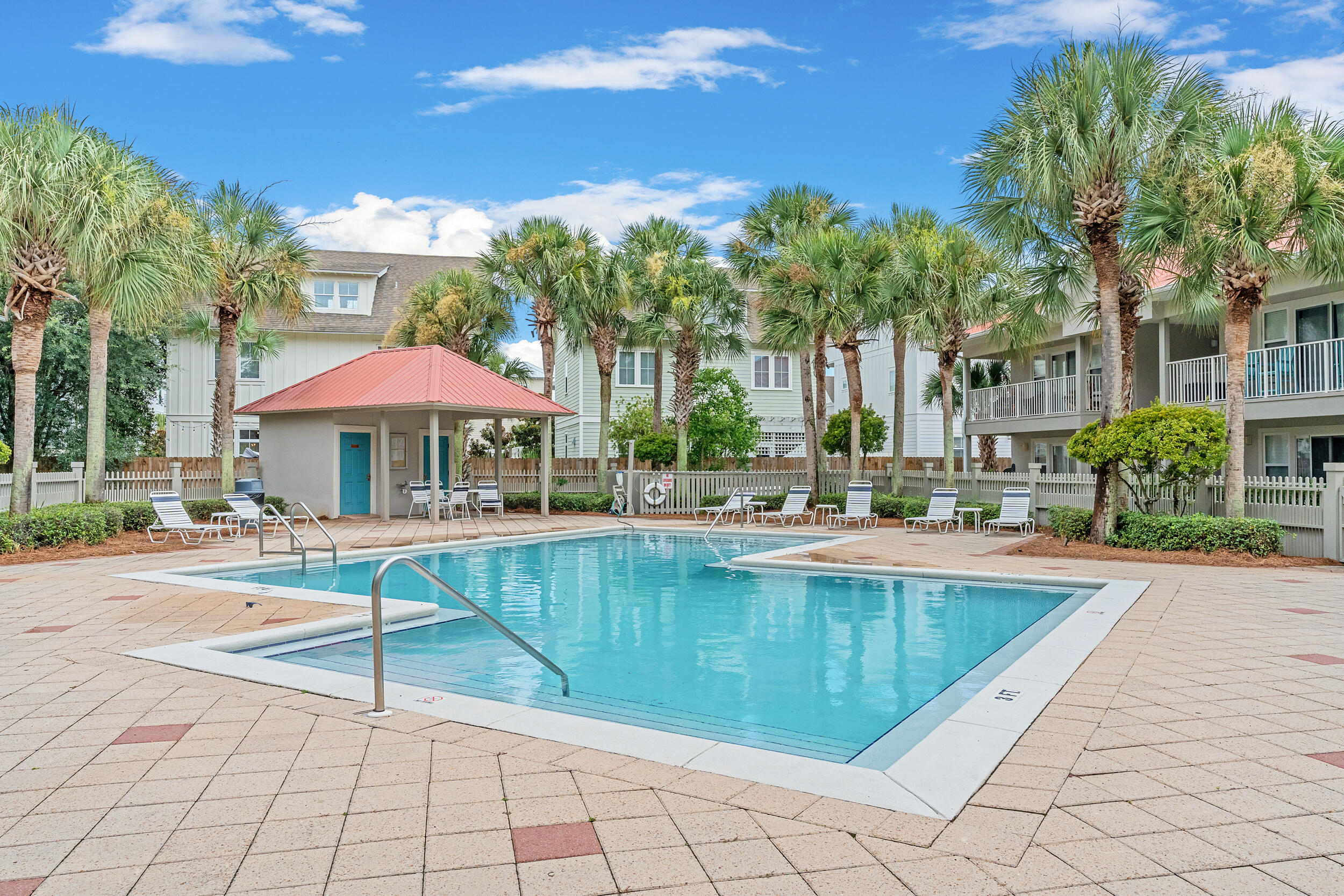 ROLLIN TIDE VILLAS - Residential