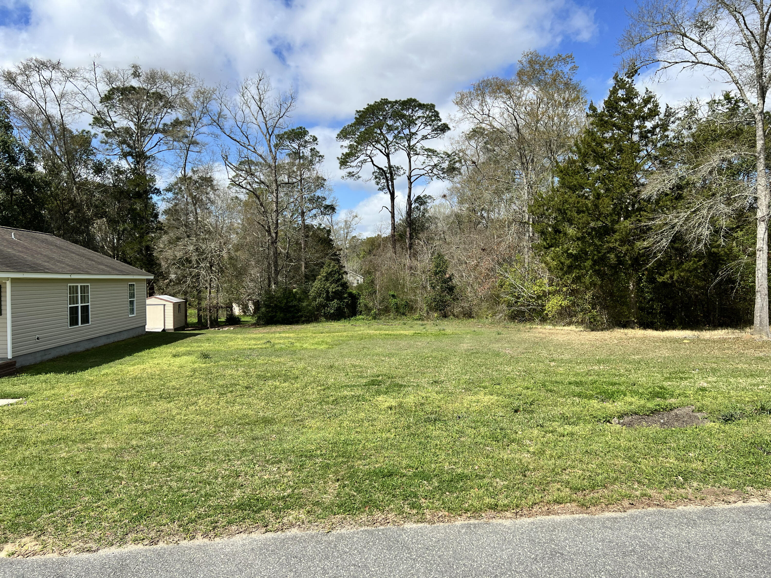 NO RECORDED SUBDIVISION - Land