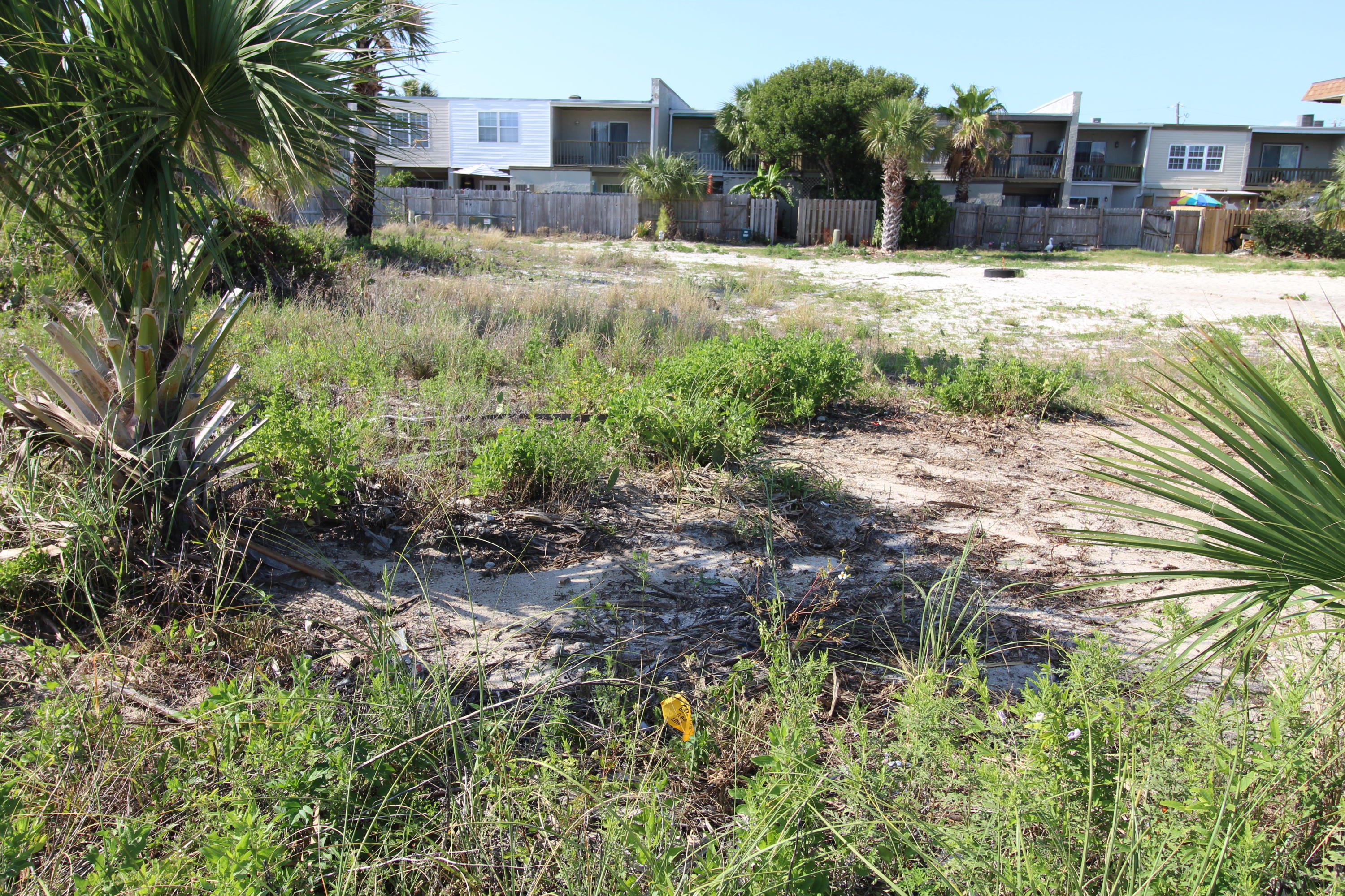 High and Dry. Possible to build 2plex, 3ples and 4plex. New condos near by and across from the white sand beach. Very close to Fort Walton Beach Convention Center and fishing pier.