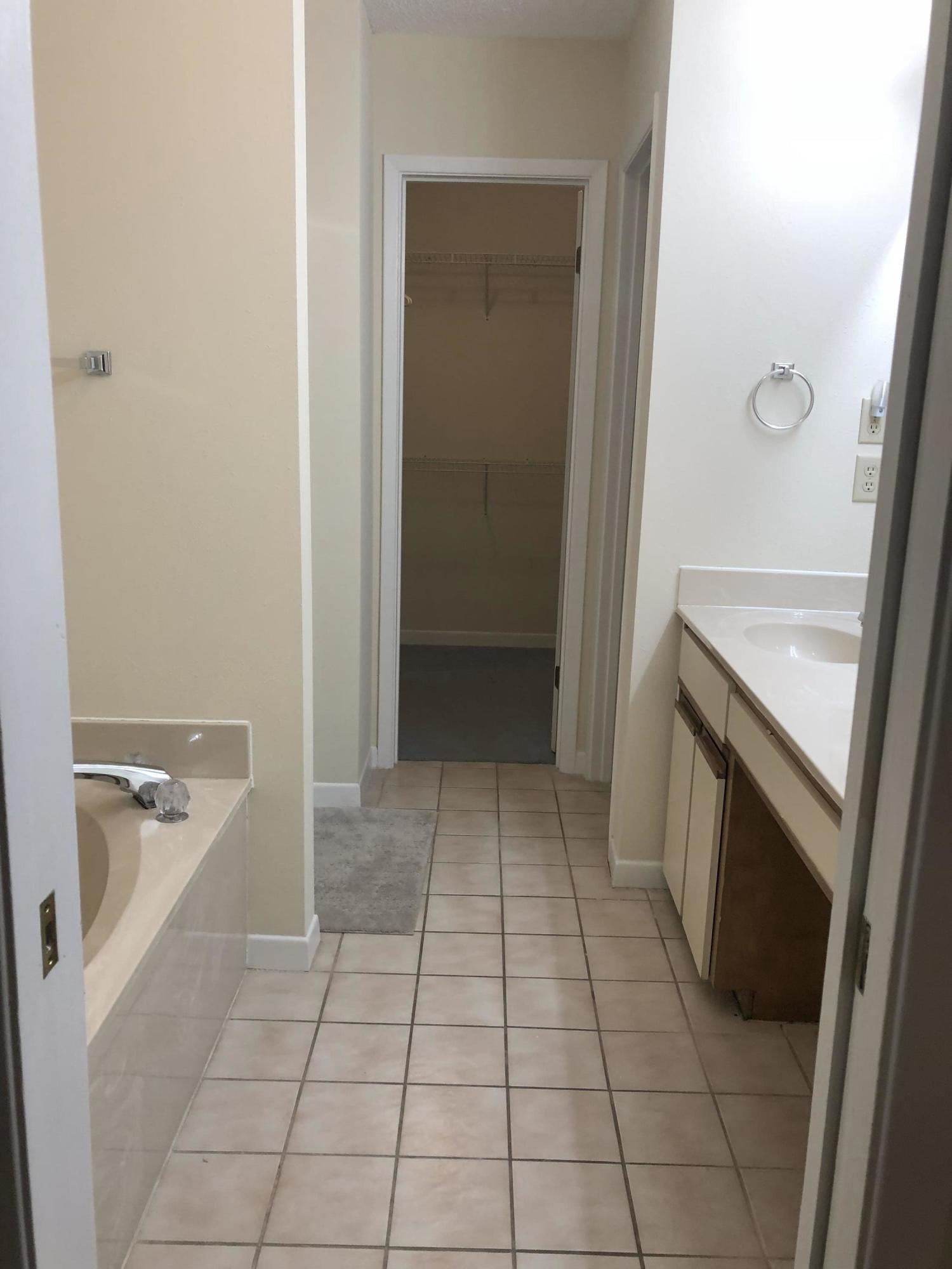 FAIRWAY LAKES - Residential Lease