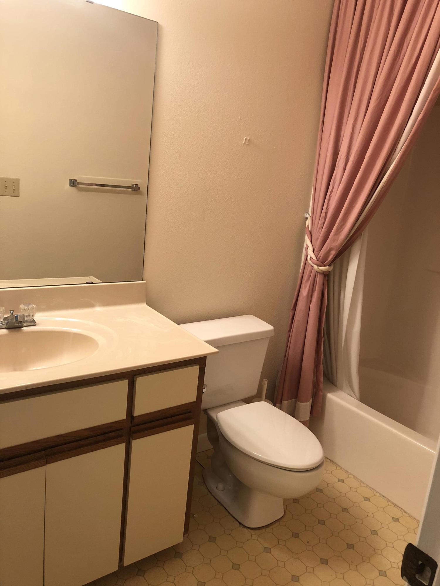 FAIRWAY LAKES - Residential Lease