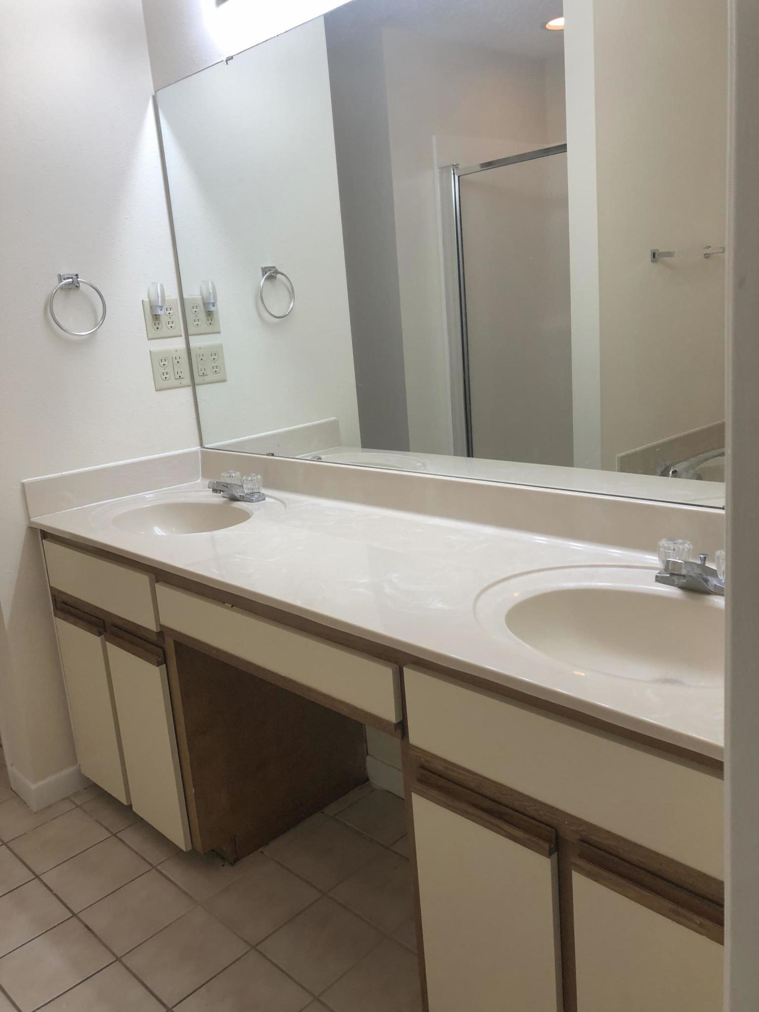 FAIRWAY LAKES - Residential Lease