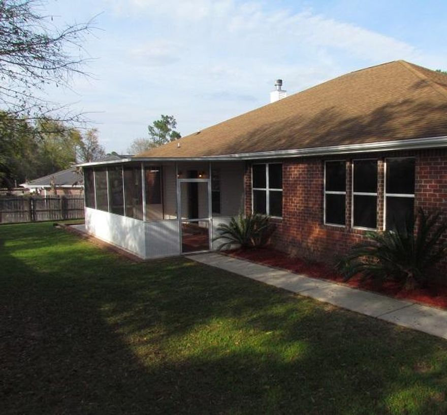 Whitworth built home, Popular portbello plan. lot is cleared. Split bedroom style with formal living and dining rooms. Extra large kitchen faces an oversized family room with elegant wood burning fireplace. Decoratively located in center with recessed lighting. Kitchen has 10 ft ceilings, dinette area, large pantry and built in desk area. Featrues include a new stove,dishwasher and range hood. Large kitchen island has a breakfast bar. Large family room has 12 foot vaulted ceiling with fan and light kit. All bedrooms feature ceiling fans with light kits, telephone and cable outlets. The beautiful master bath includes a whirlpool garden tub a separate shower, and double vanity all done in cultured marble. Two walk in closets. Designer ceramic tile floors in entry, Kitchen, Dinette, Laundry,