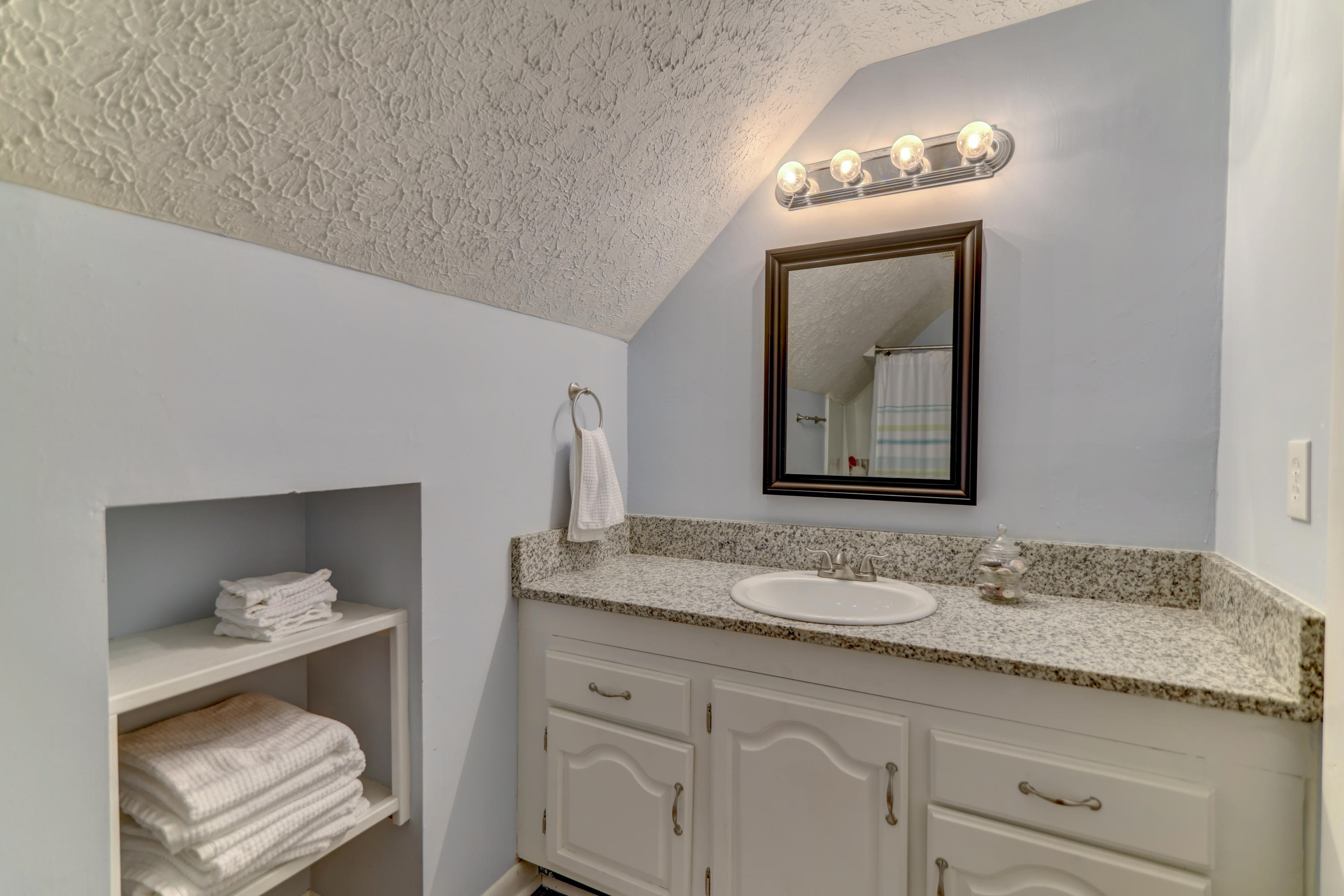 LAGUNA BEACH ESTATES - Residential