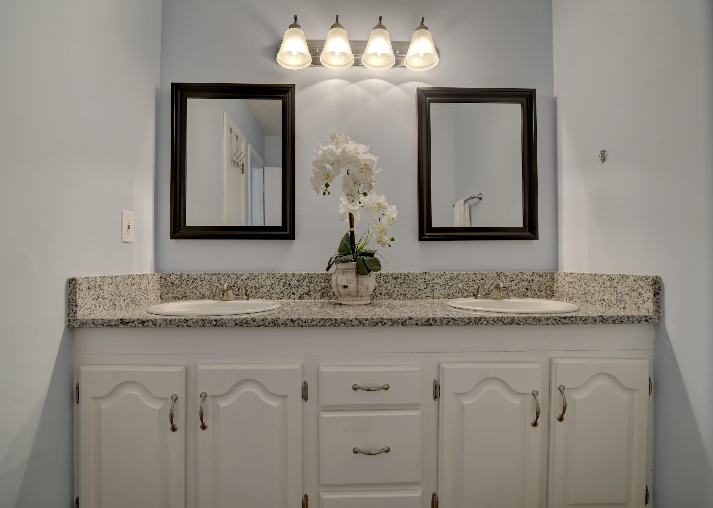 LAGUNA BEACH ESTATES - Residential